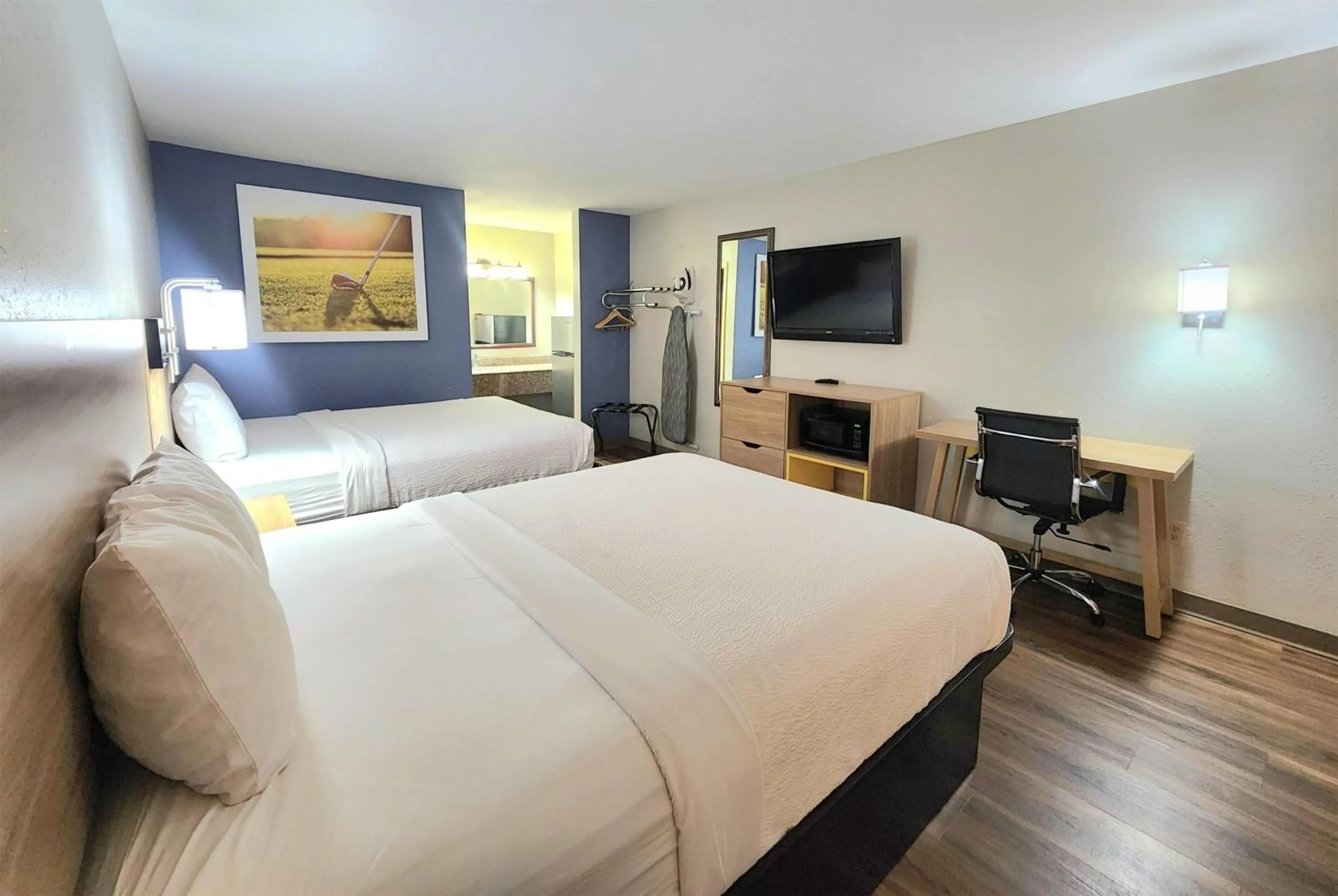 Photo of the whole room, Bed in Days Inn by Wyndham Portland/Corpus Christi