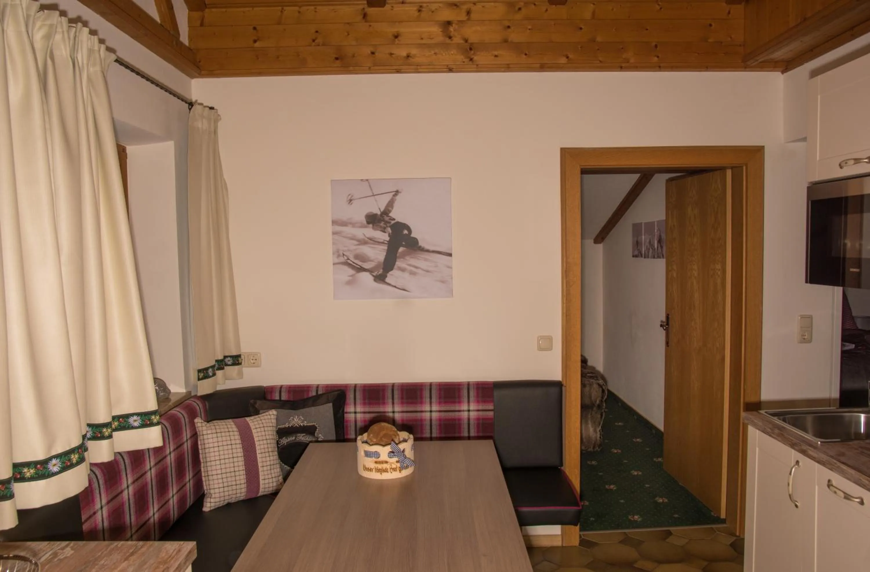 Kitchen or kitchenette in Landhaus Alpenjuwel