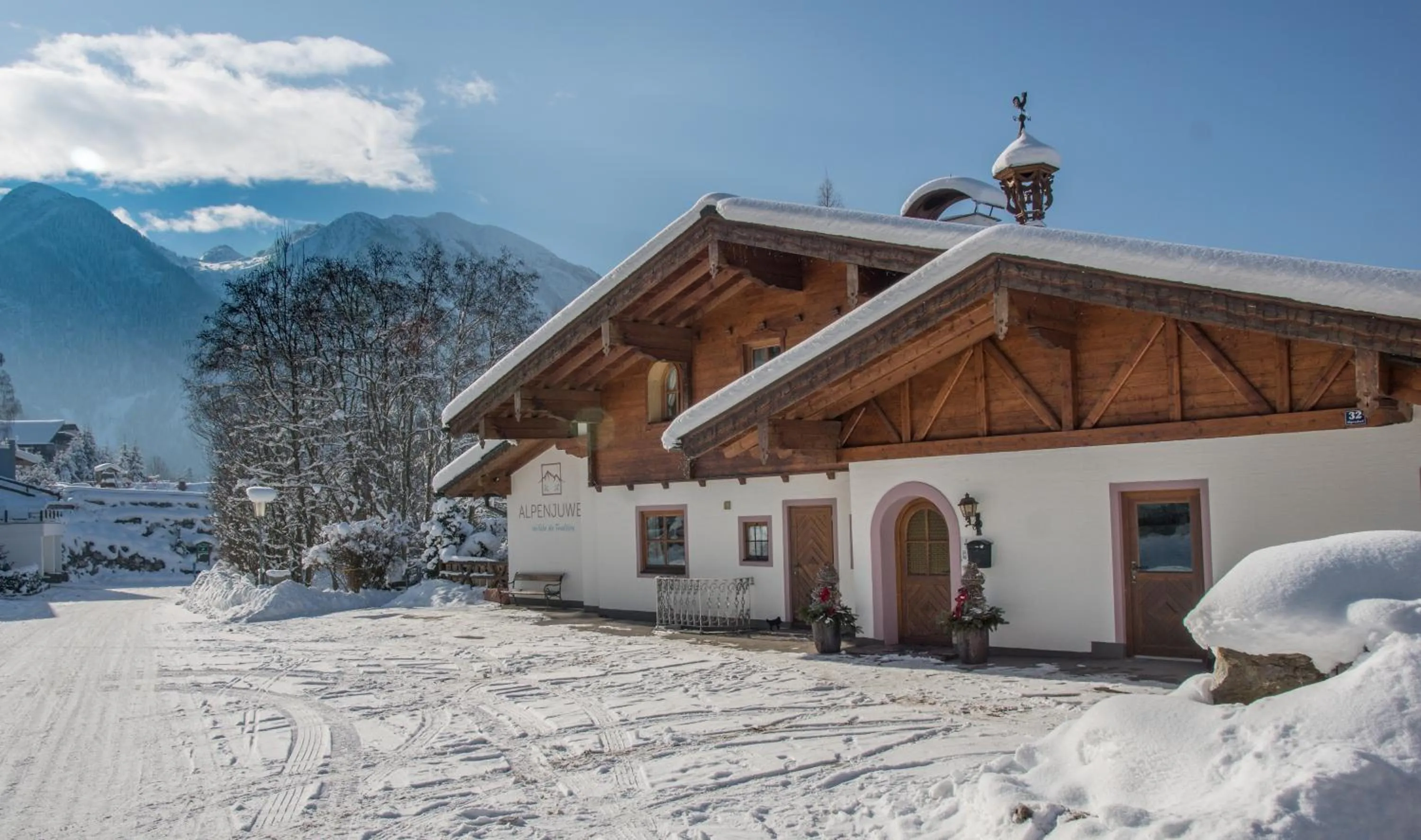 Facade/entrance in Landhaus Alpenjuwel