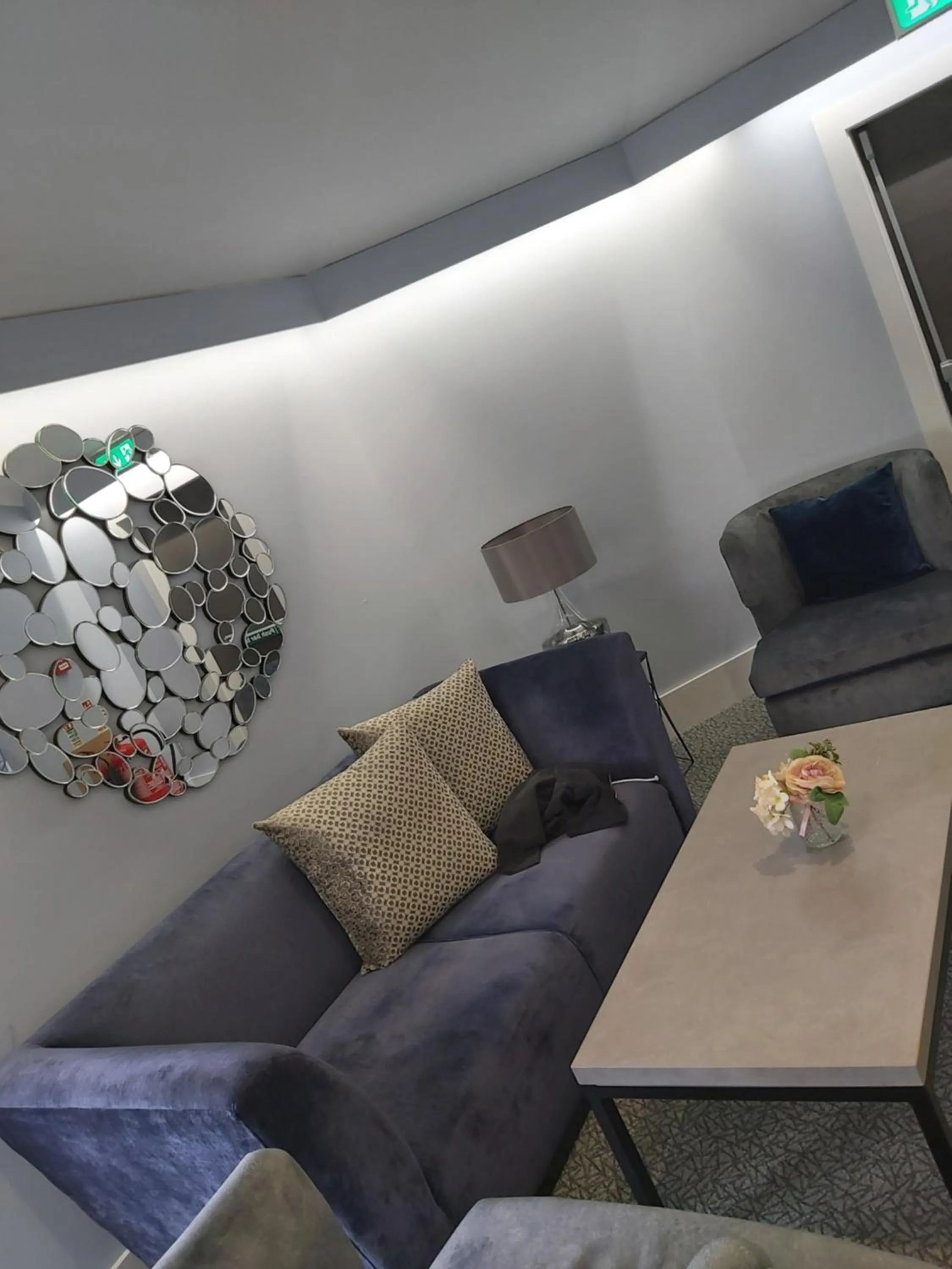 Restaurant/places to eat in Dean Park Hotel