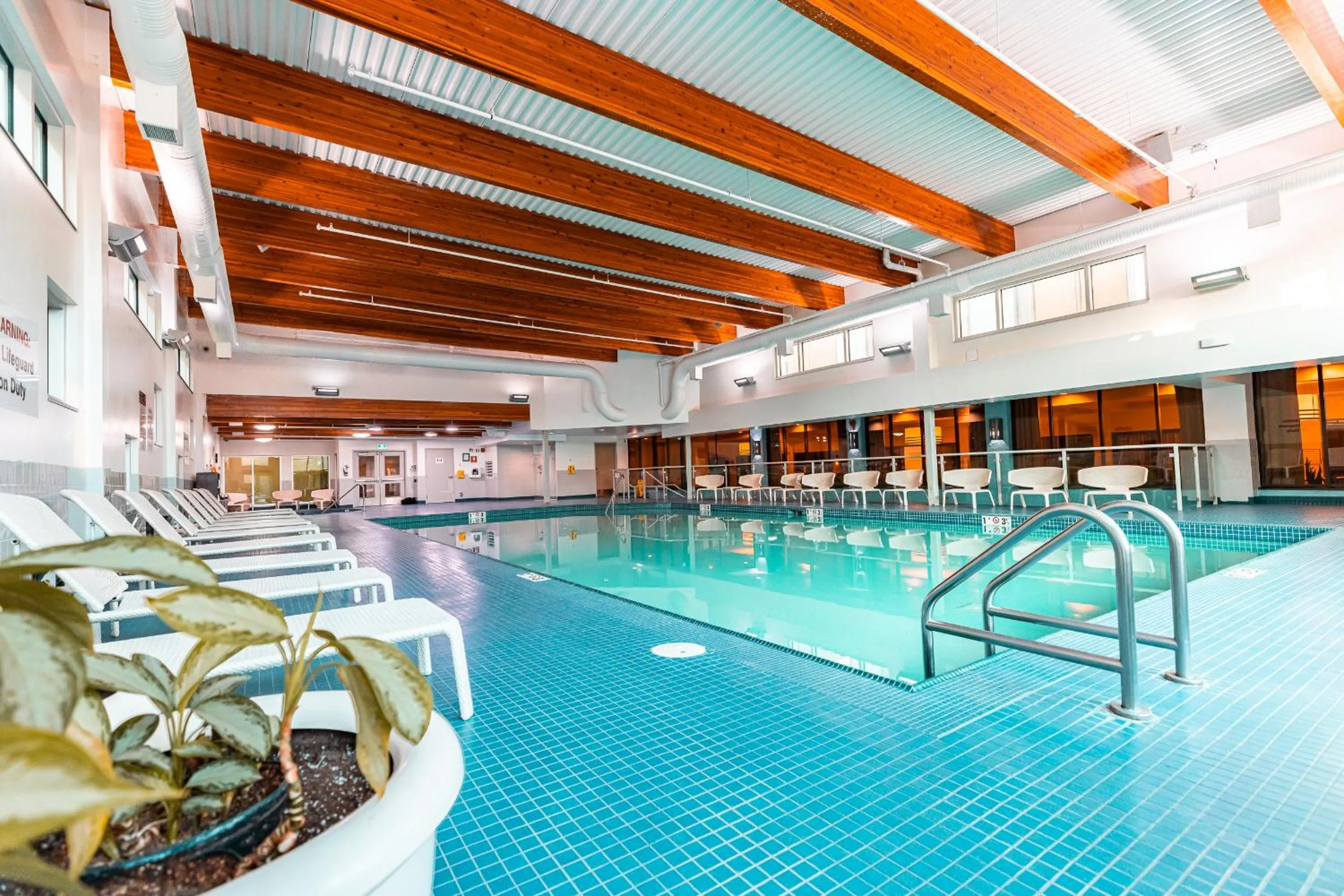 Swimming pool in Red Deer Resort & Casino