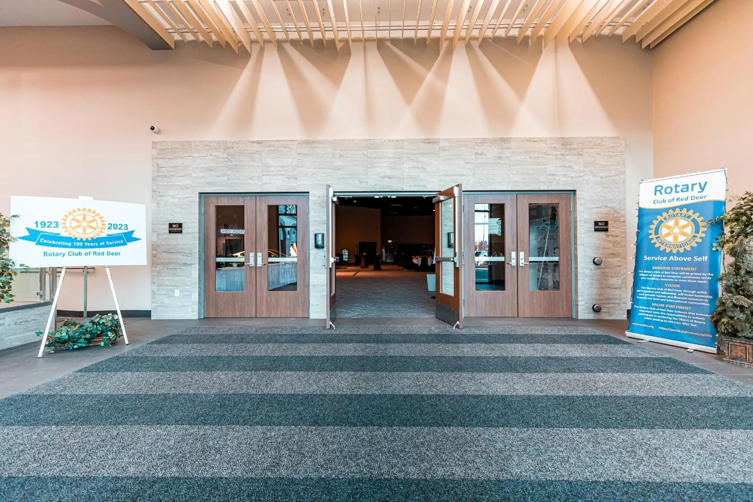 Facade/entrance in Red Deer Resort & Casino