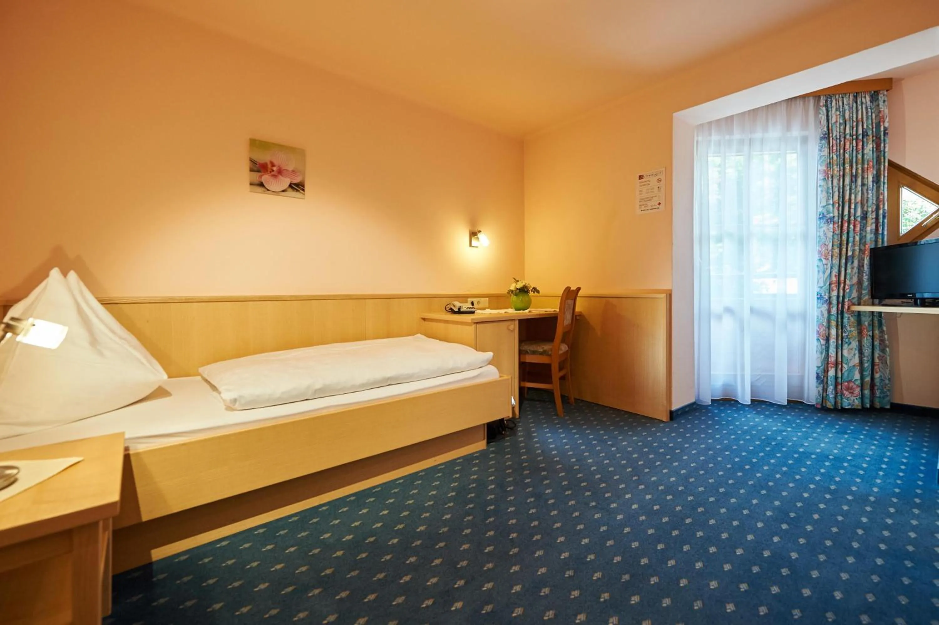 Bed in Hotel-Restaurant Schwaiger***