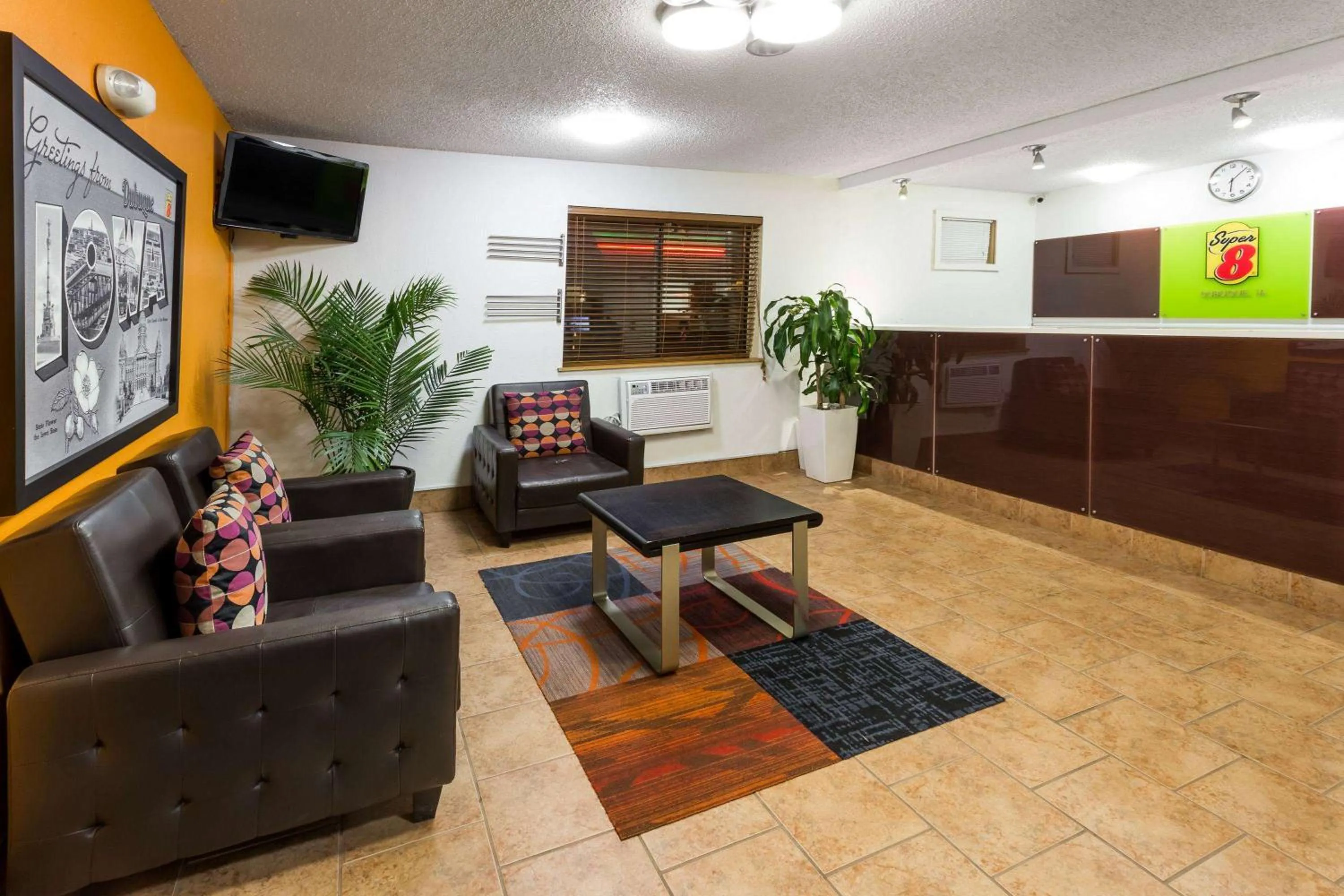 Lobby or reception in Super 8 by Wyndham Dubuque
