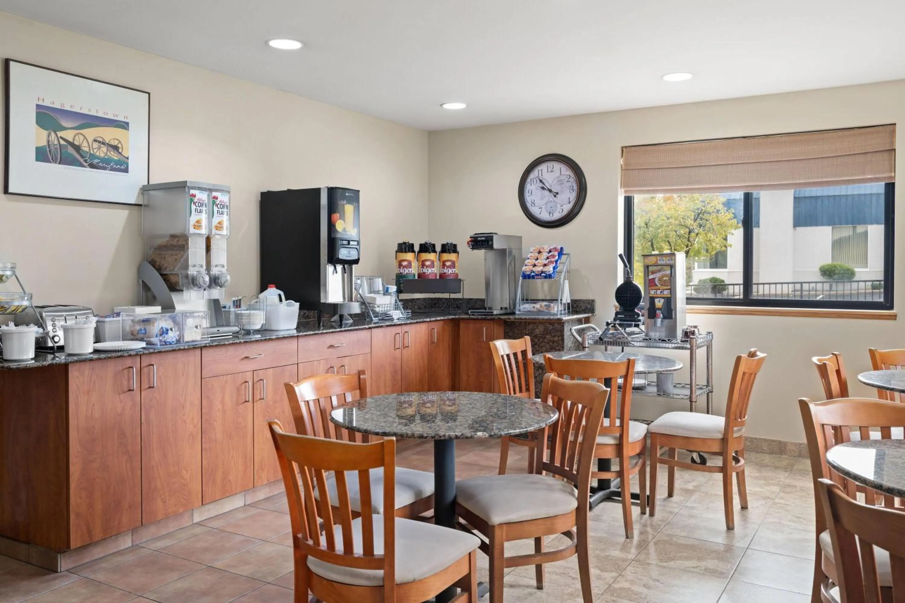 Breakfast in Super 8 by Wyndham Hagerstown I-70