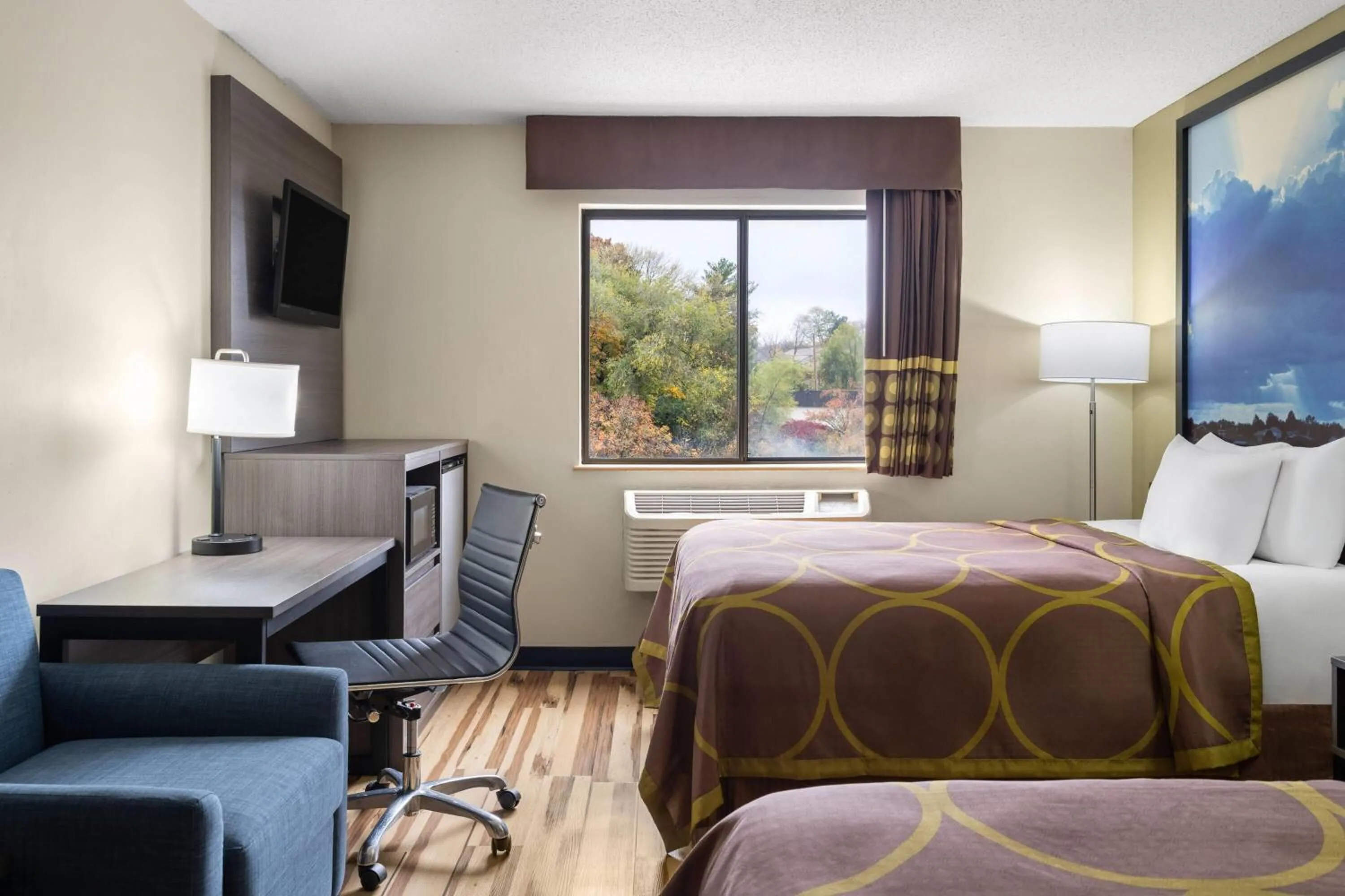 Photo of the whole room, Bed in Super 8 by Wyndham Hagerstown I-70