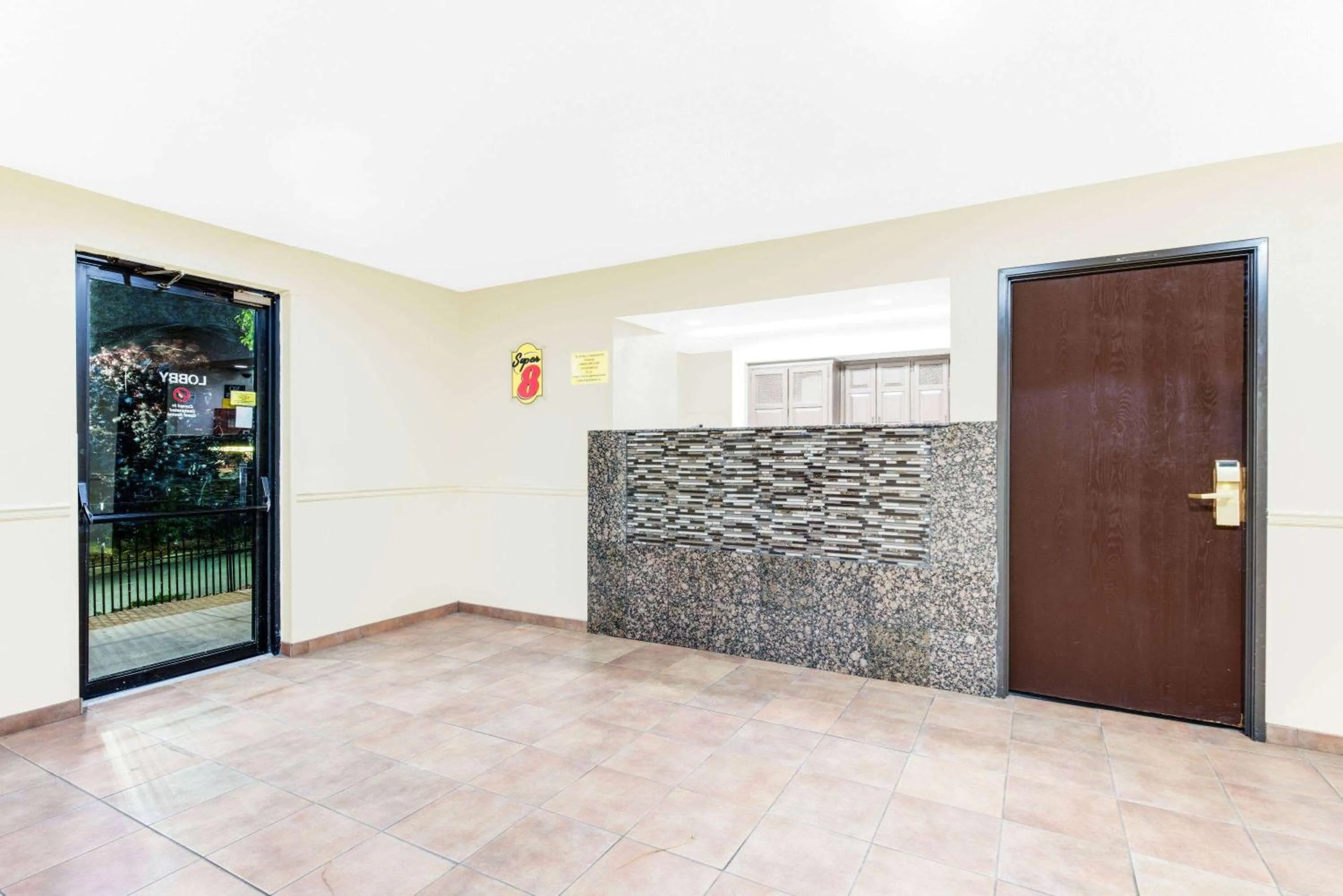 Lobby or reception in Super 8 by Wyndham Hagerstown I-70