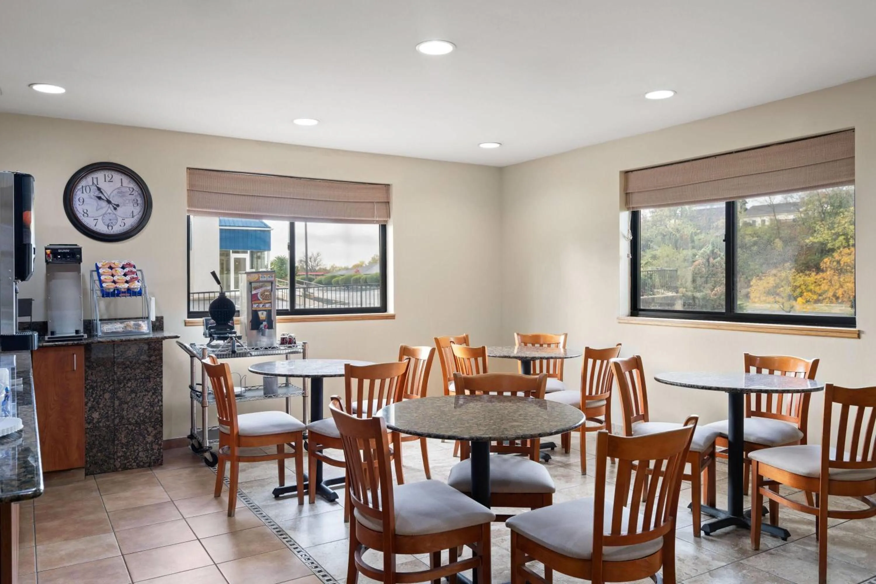 Breakfast in Super 8 by Wyndham Hagerstown I-70