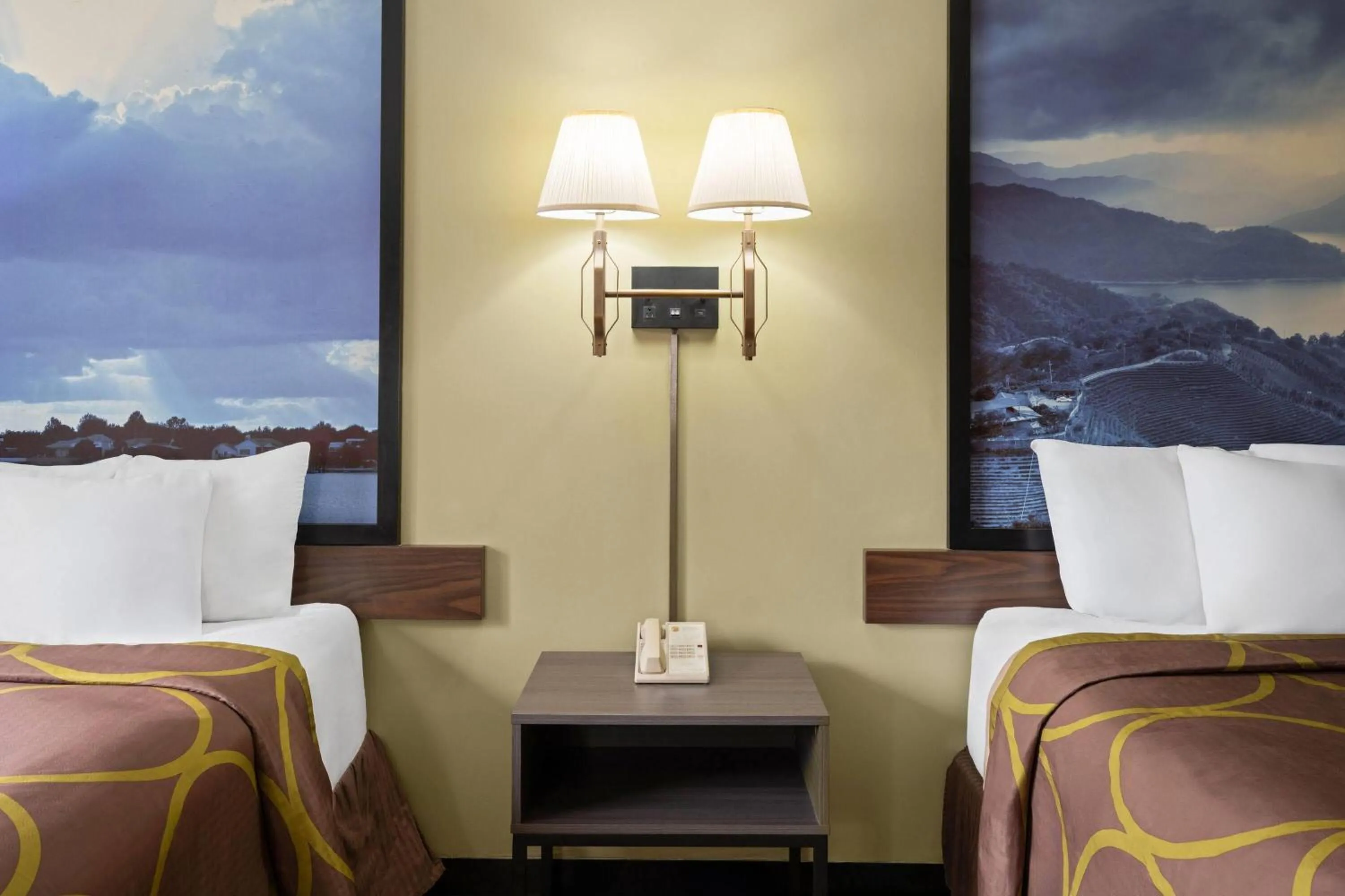 Photo of the whole room, Bed in Super 8 by Wyndham Hagerstown I-70