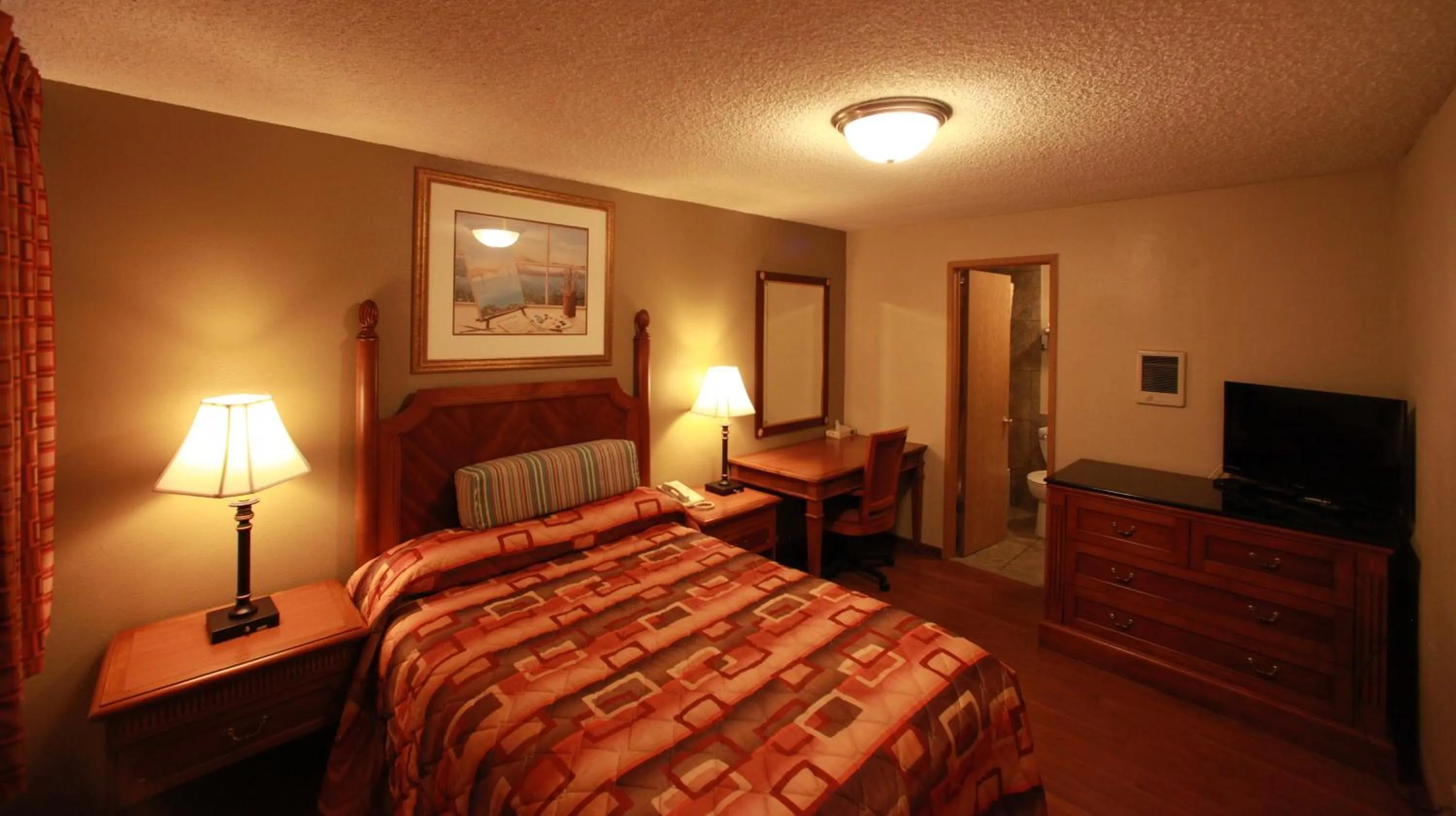 Photo of the whole room, Bed in Executive Motel