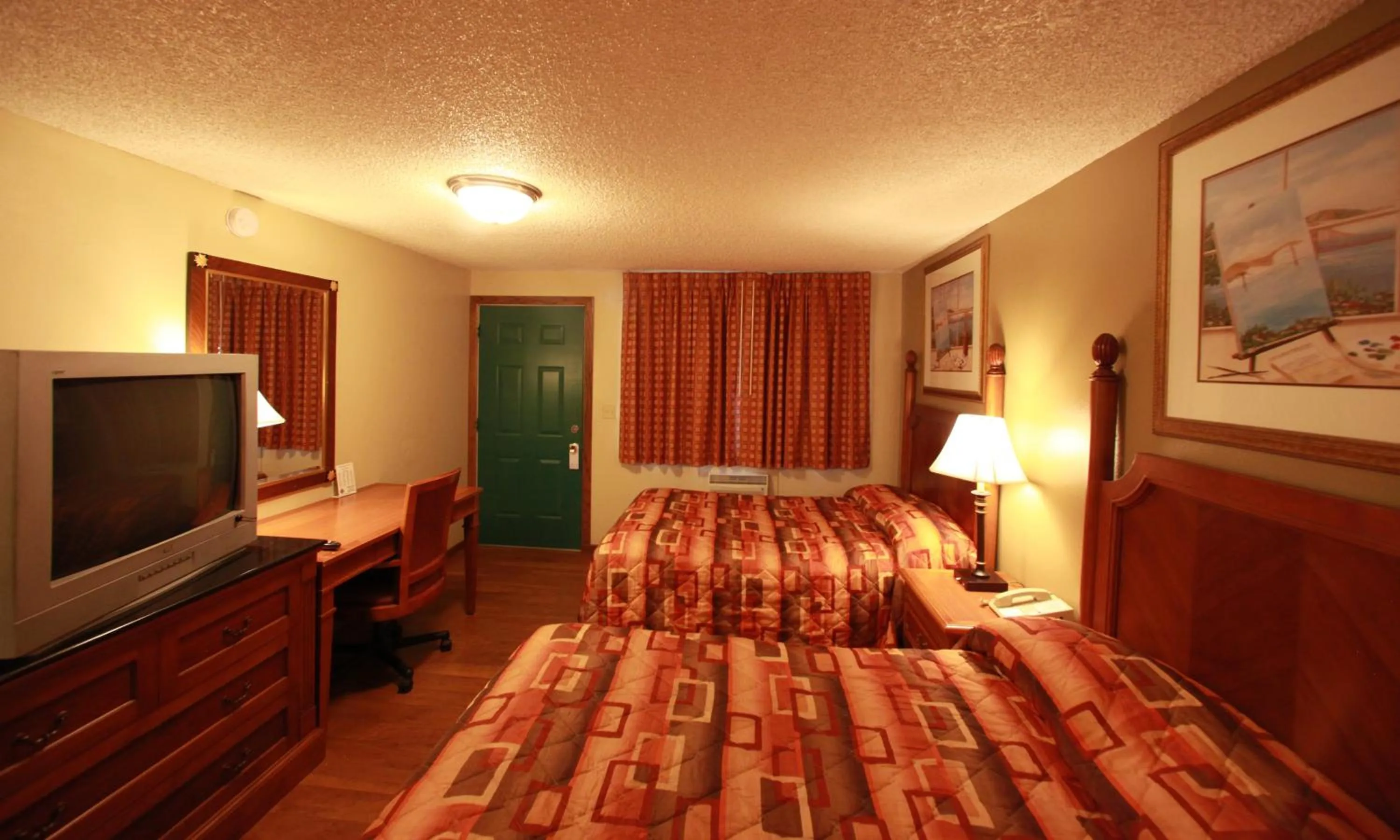 Photo of the whole room, Bed in Executive Motel
