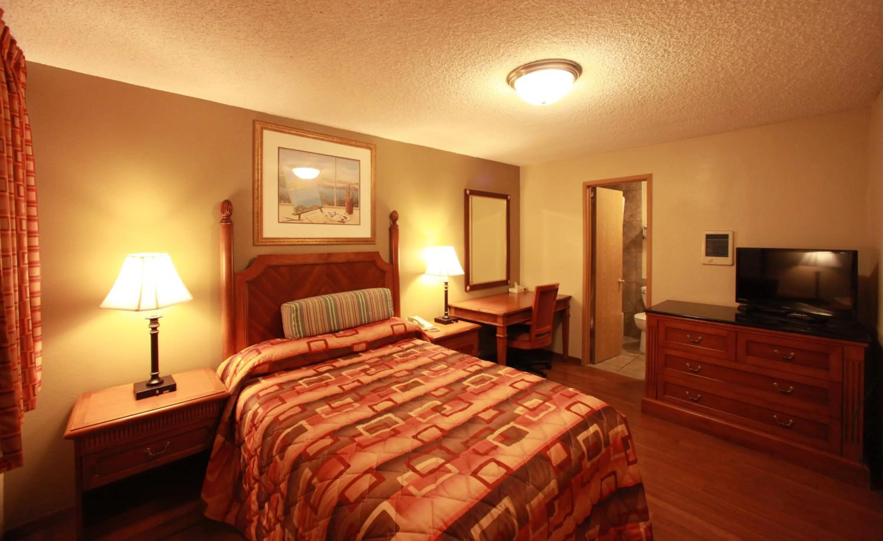Photo of the whole room, Bed in Executive Motel