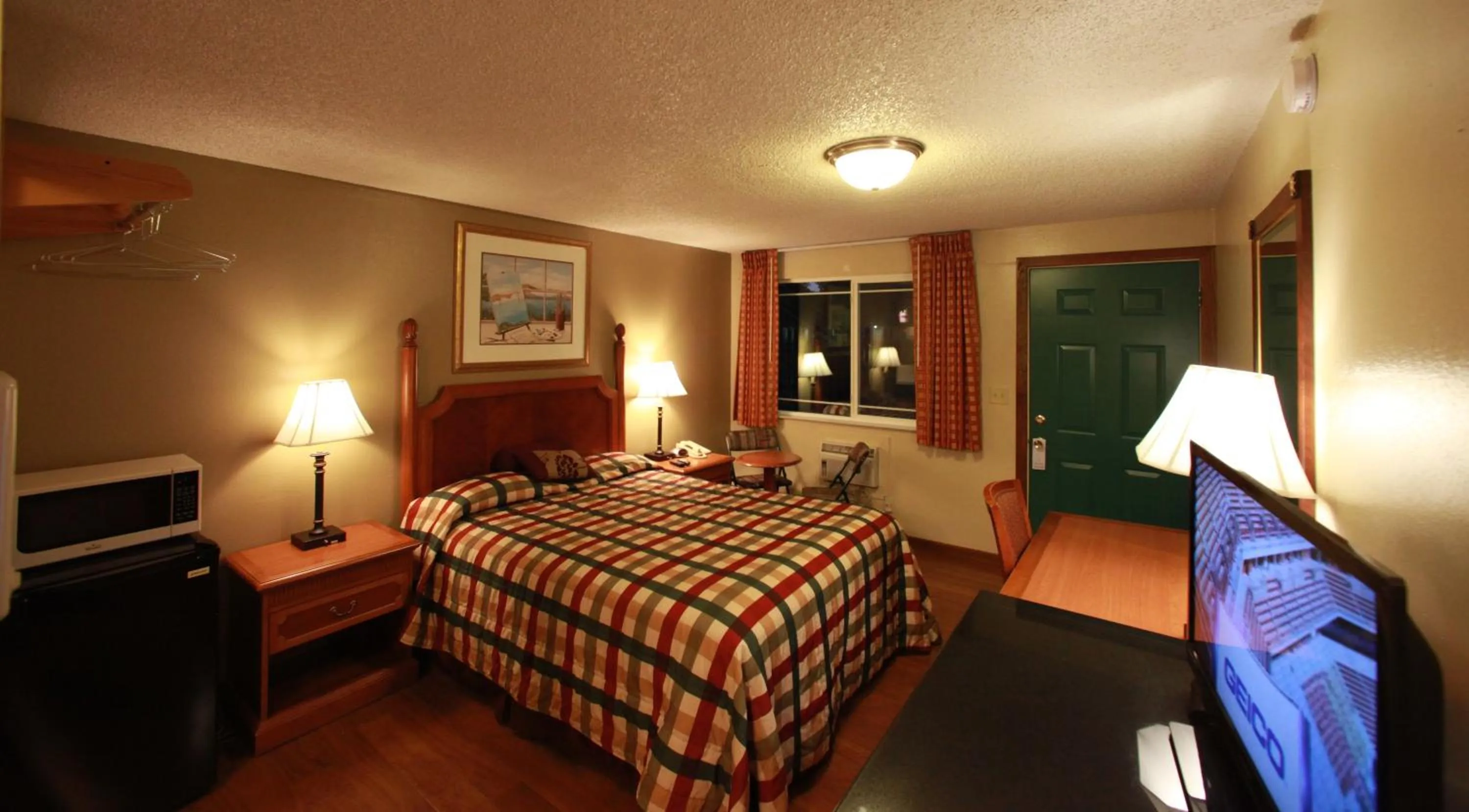 Photo of the whole room, Bed in Executive Motel