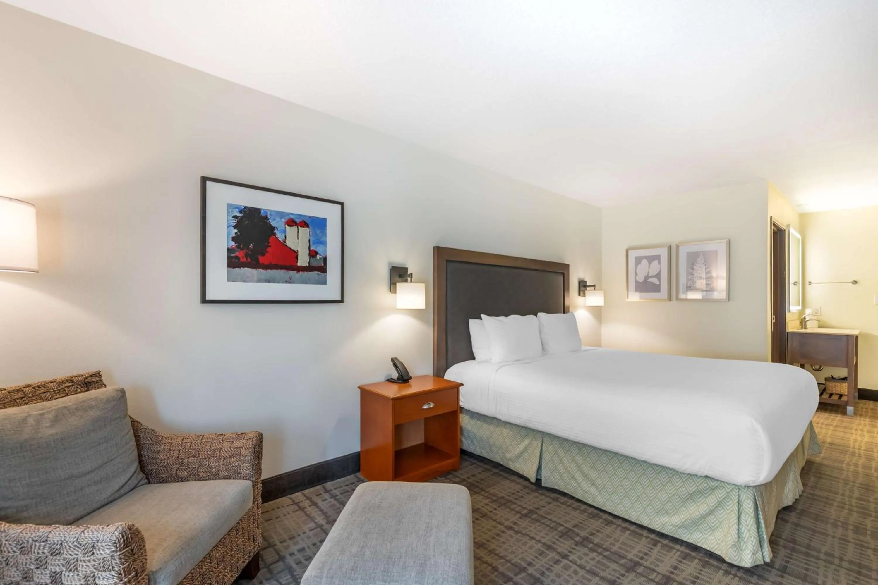 Bedroom, Bed in Best Western Plus University Park Inn & Suites