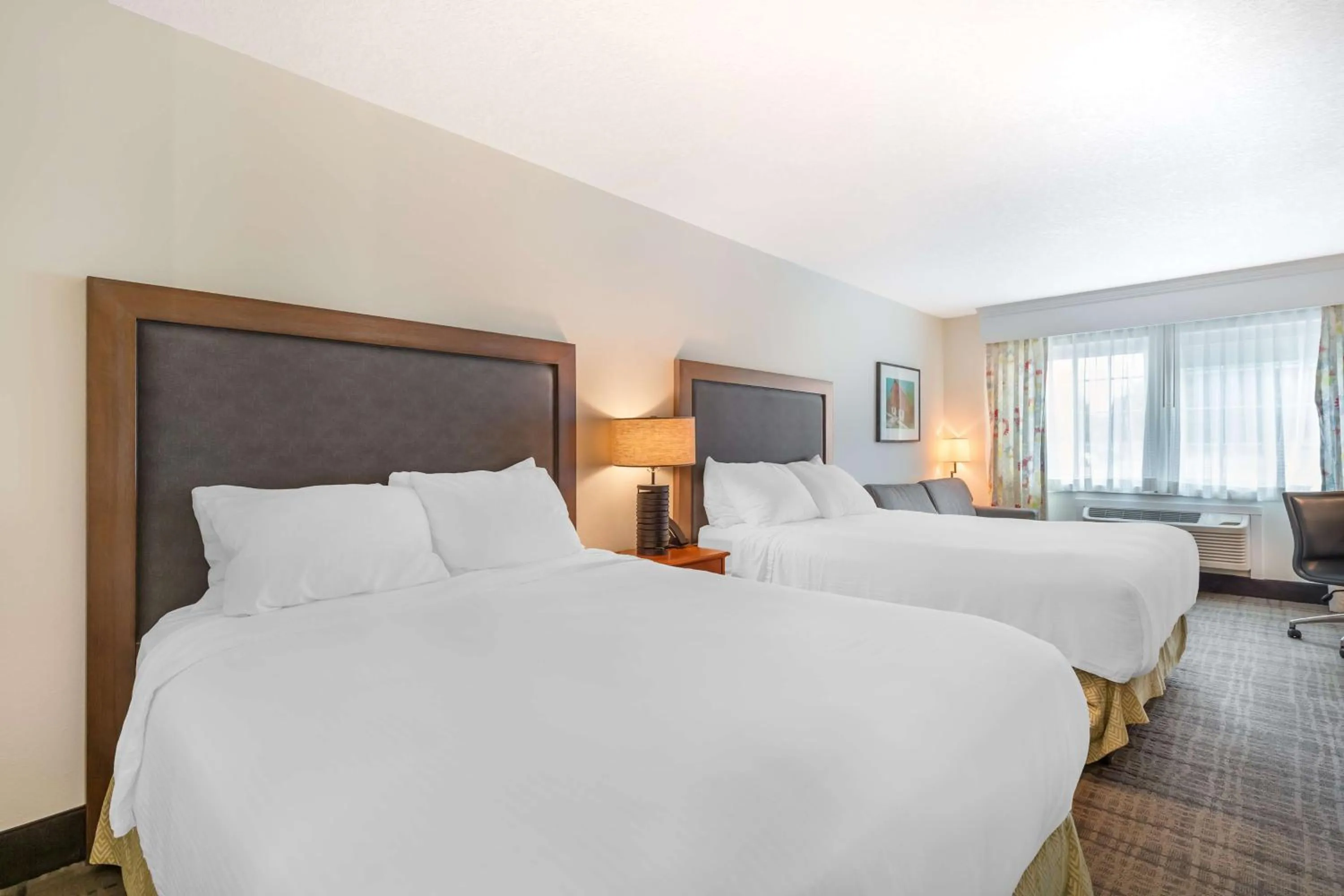 Bedroom, Bed in Best Western Plus University Park Inn & Suites