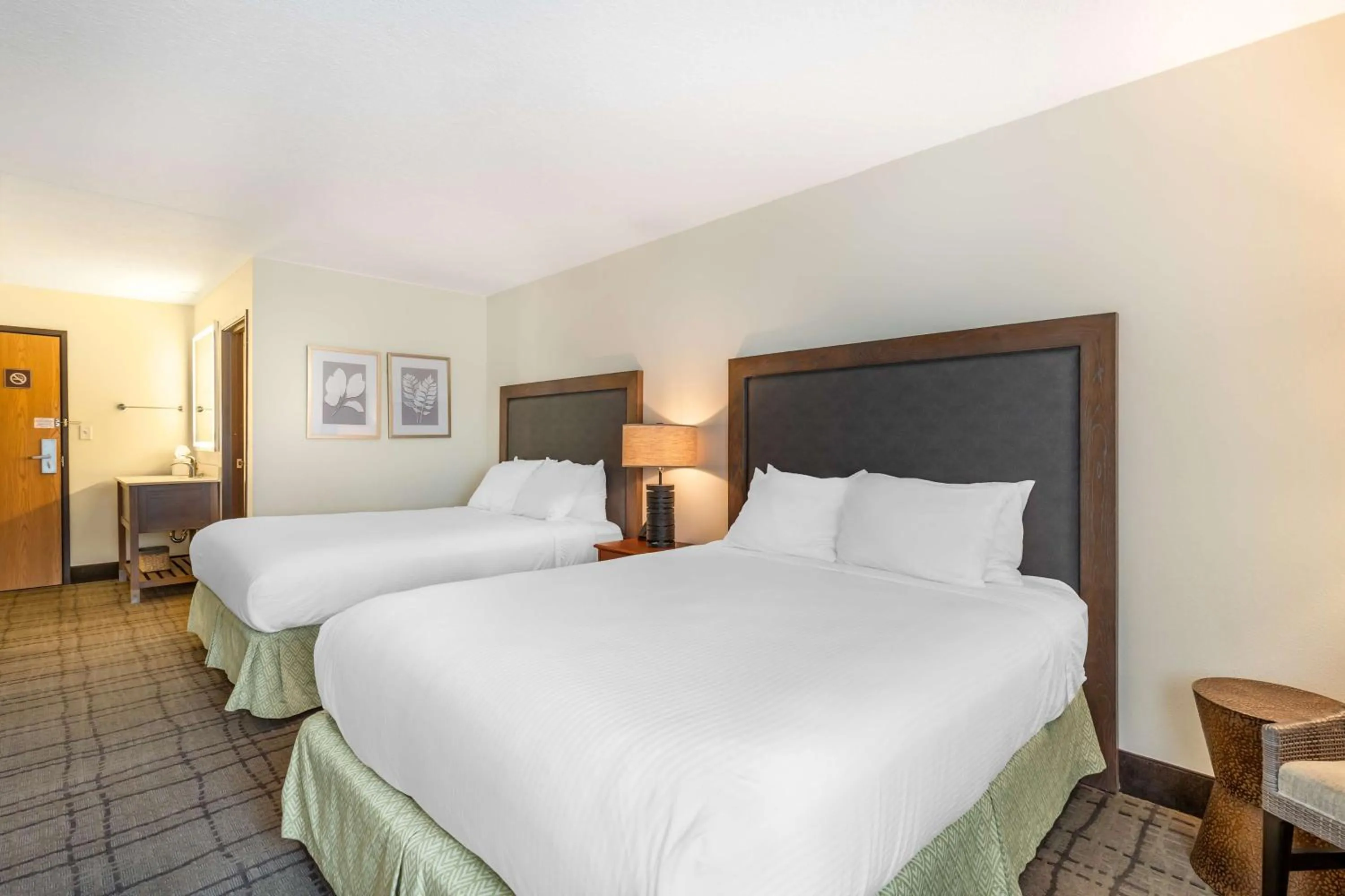 Bedroom, Bed in Best Western Plus University Park Inn & Suites