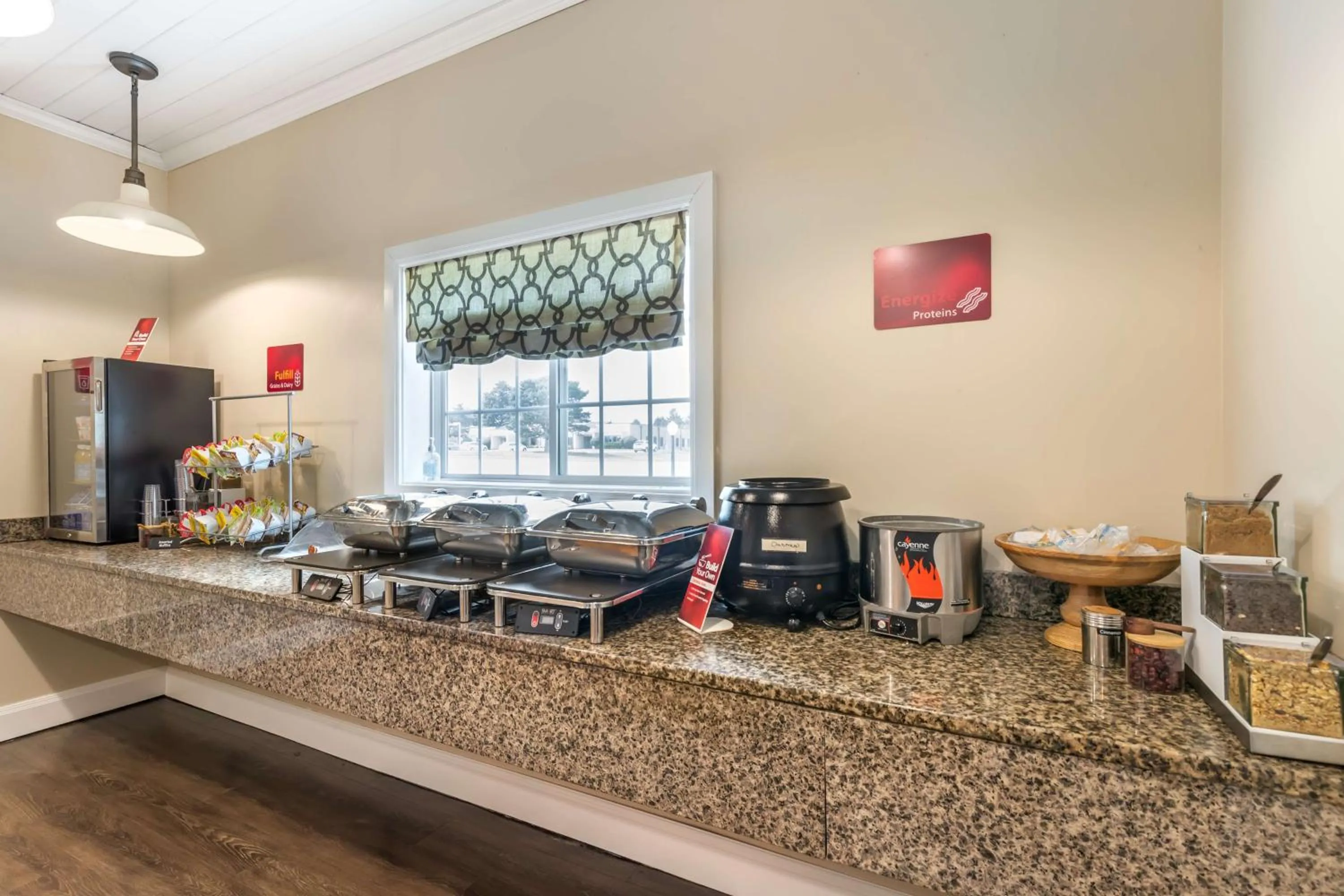 Breakfast in Best Western Plus University Park Inn & Suites