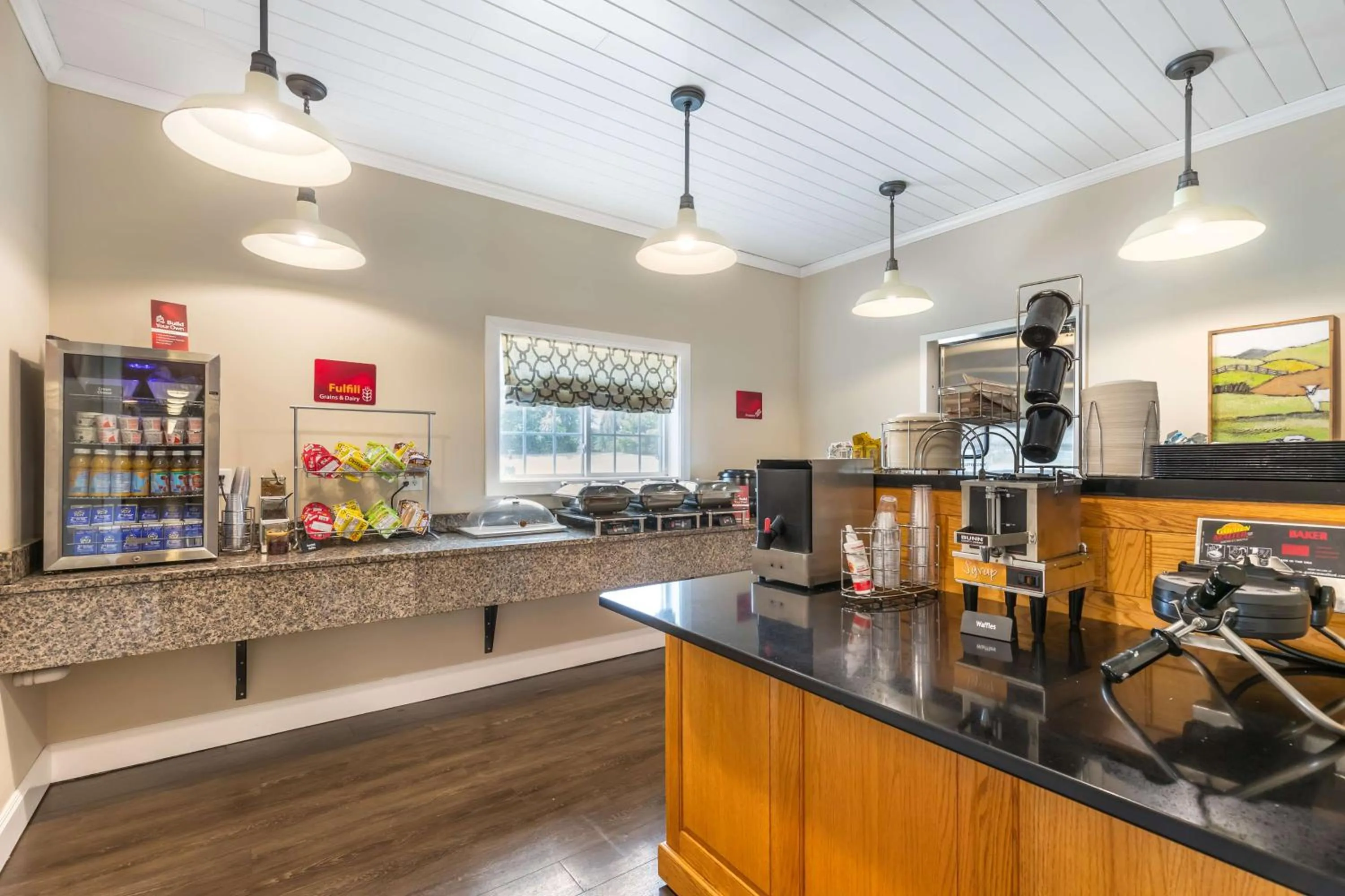 Breakfast in Best Western Plus University Park Inn & Suites