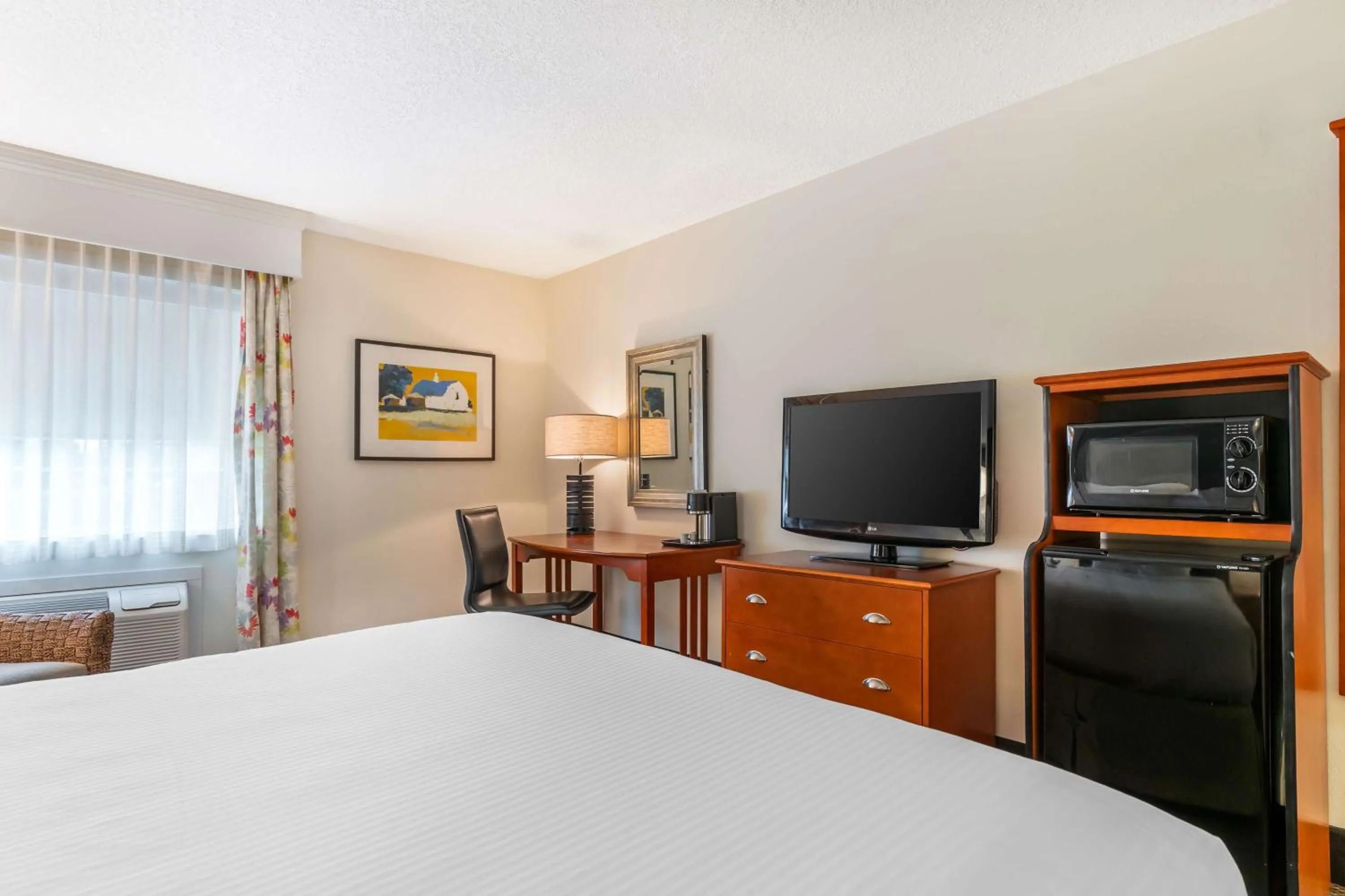 Bedroom, Bed in Best Western Plus University Park Inn & Suites
