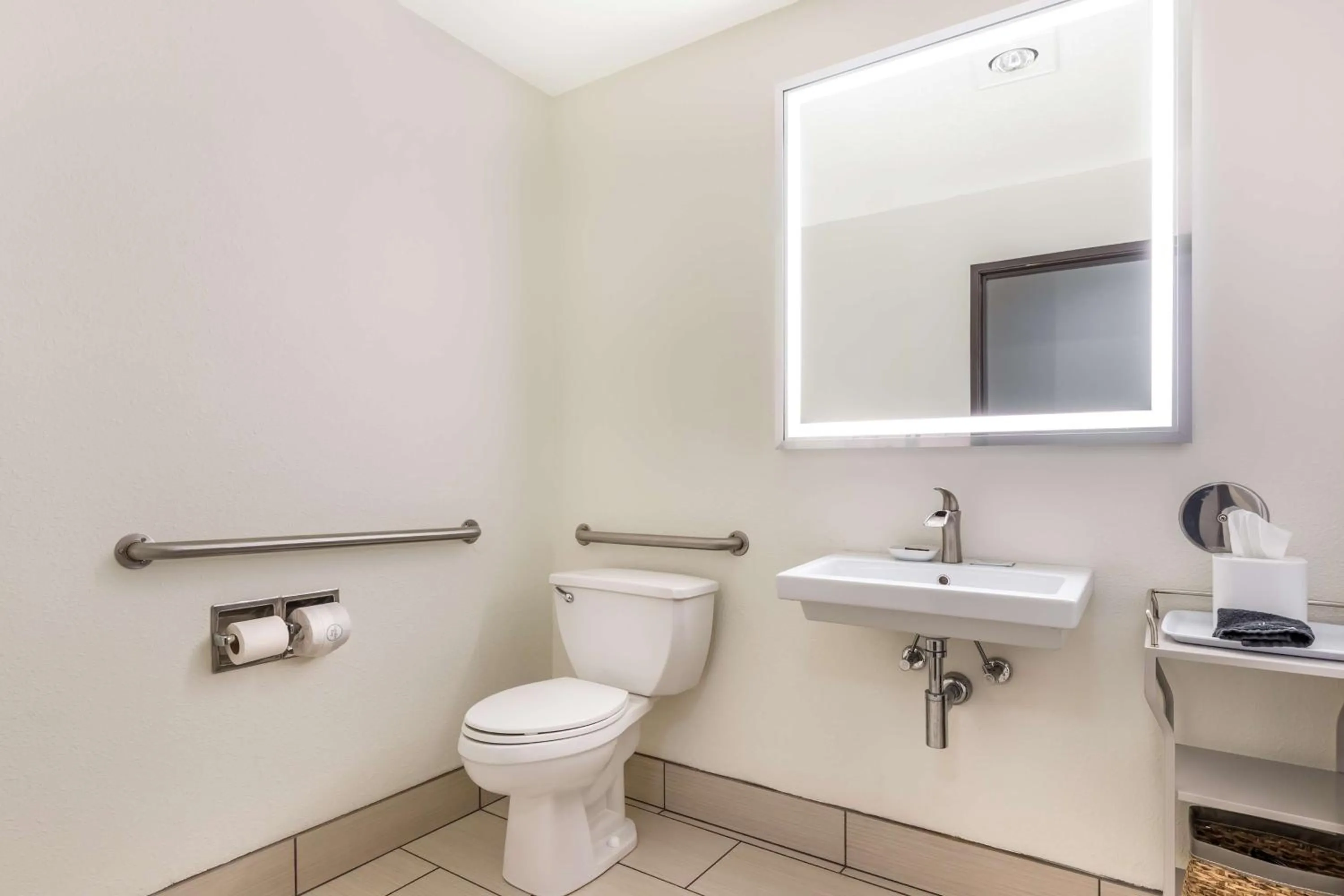 Bathroom in Best Western Plus University Park Inn & Suites