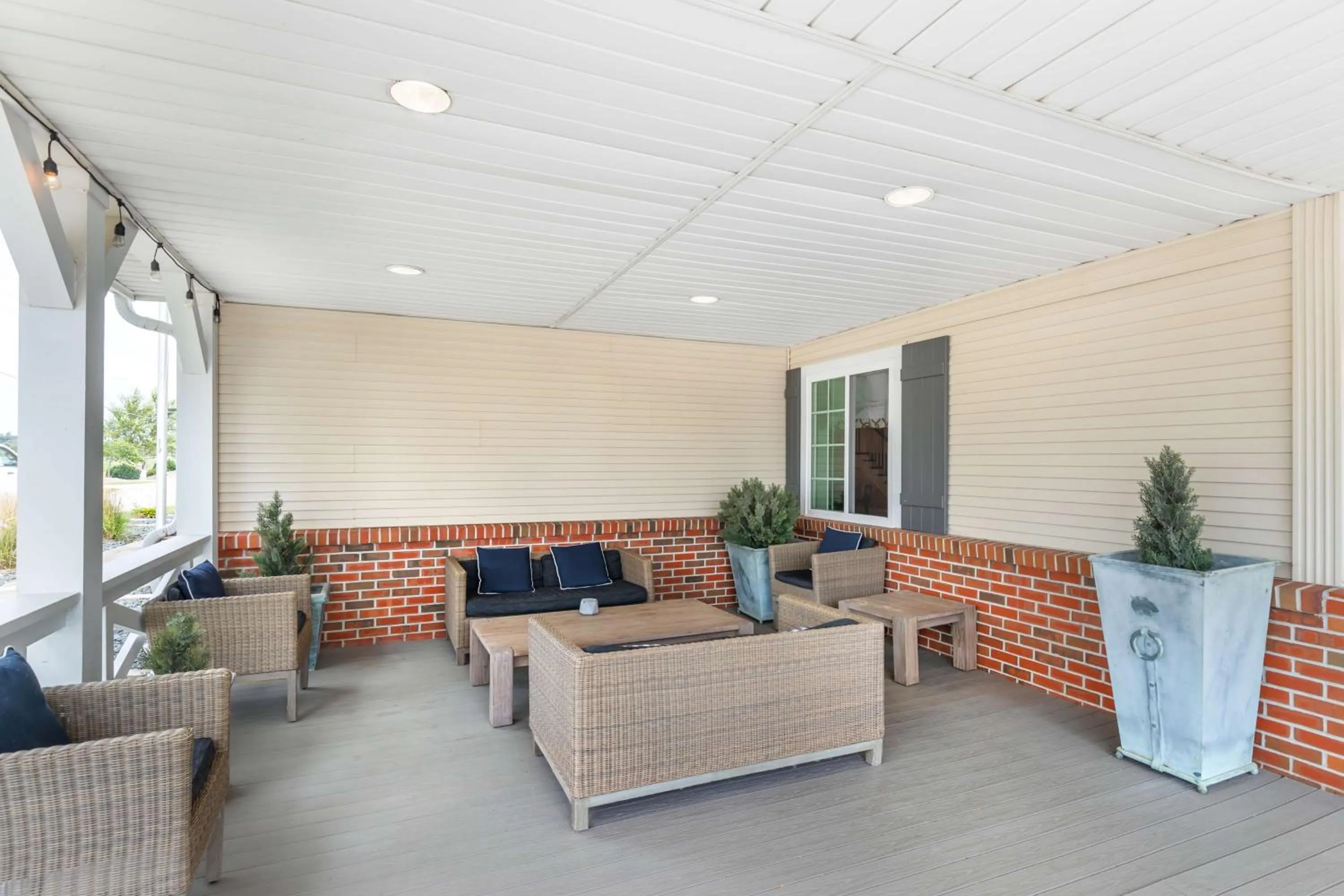 Property building in Best Western Plus University Park Inn & Suites