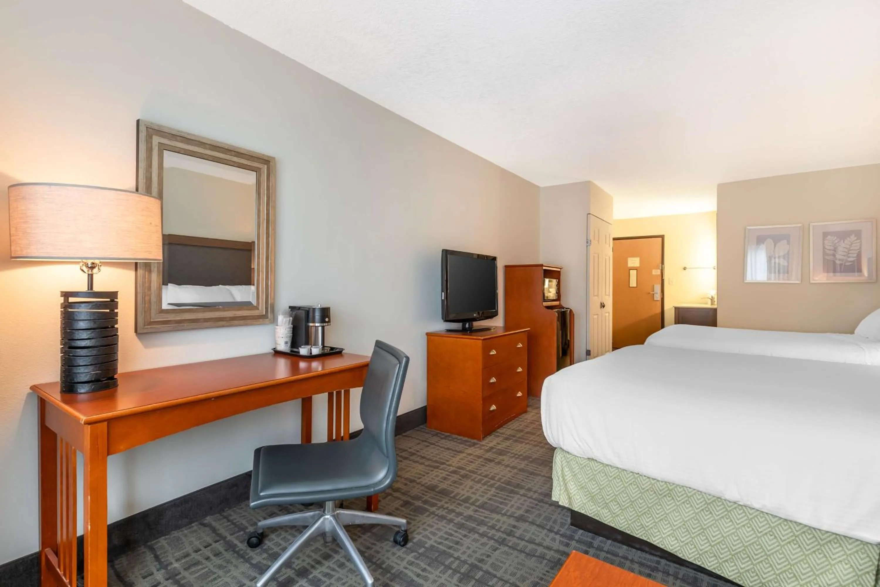 Bedroom, Bed in Best Western Plus University Park Inn & Suites