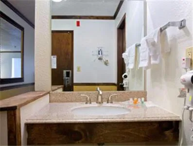 Bathroom in Howard Johnson by Wyndham Helena