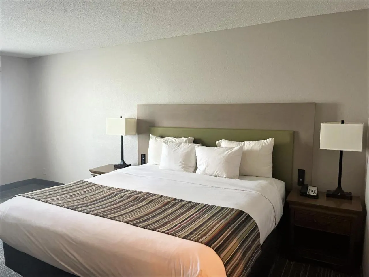 Bed in Country Inn & Suites by Radisson, Salina, KS