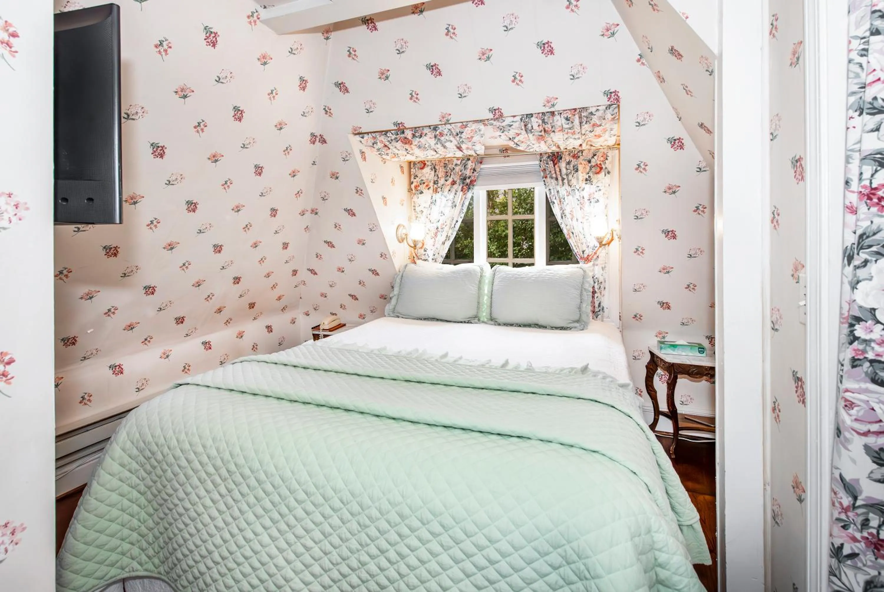 Bedroom, Bed in Bath Street Inn