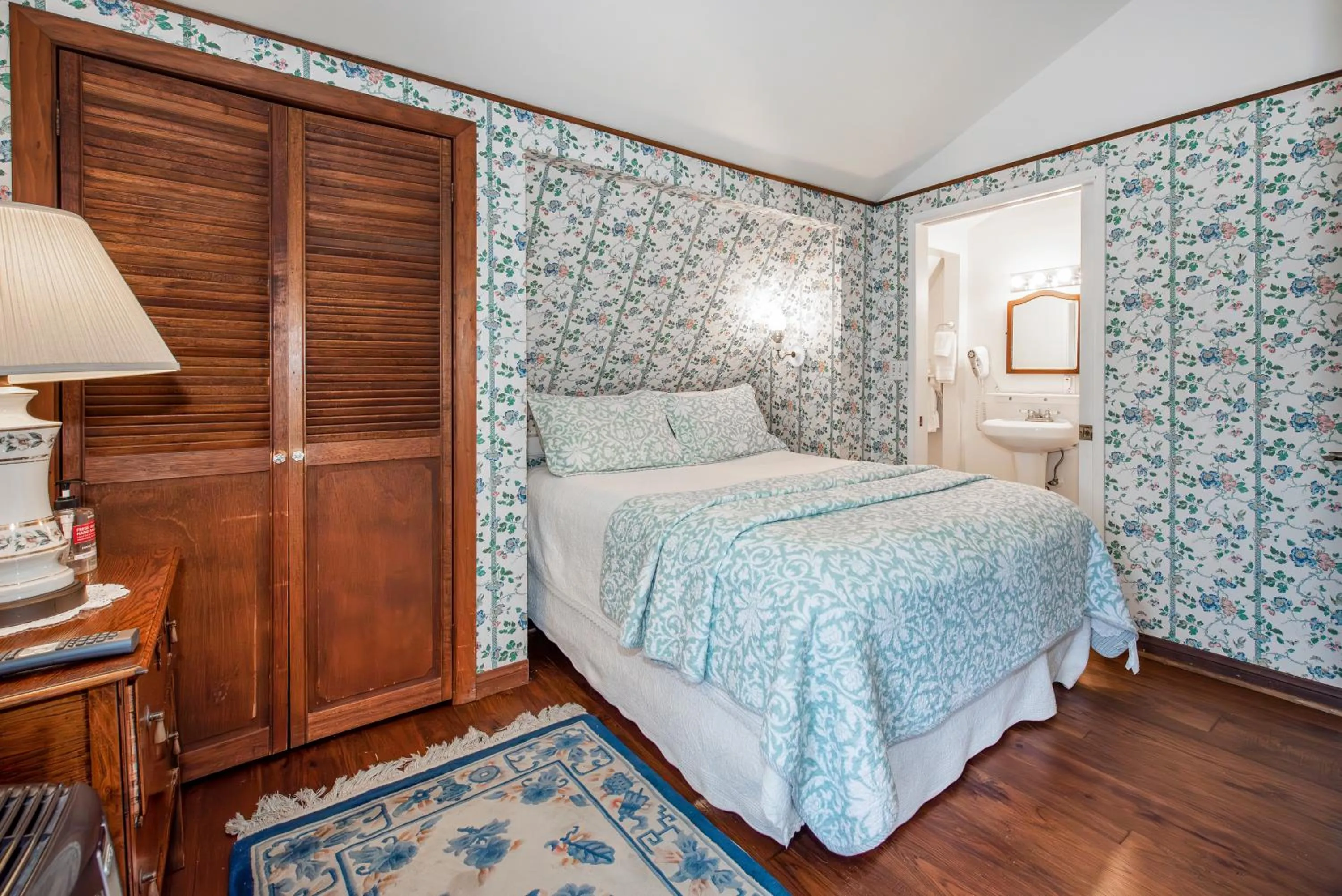 Bedroom, Bed in Bath Street Inn