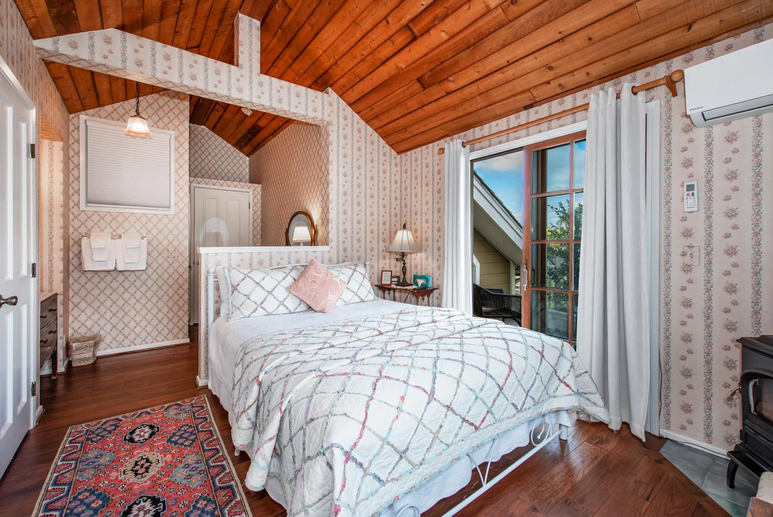 Bedroom, Bed in Bath Street Inn