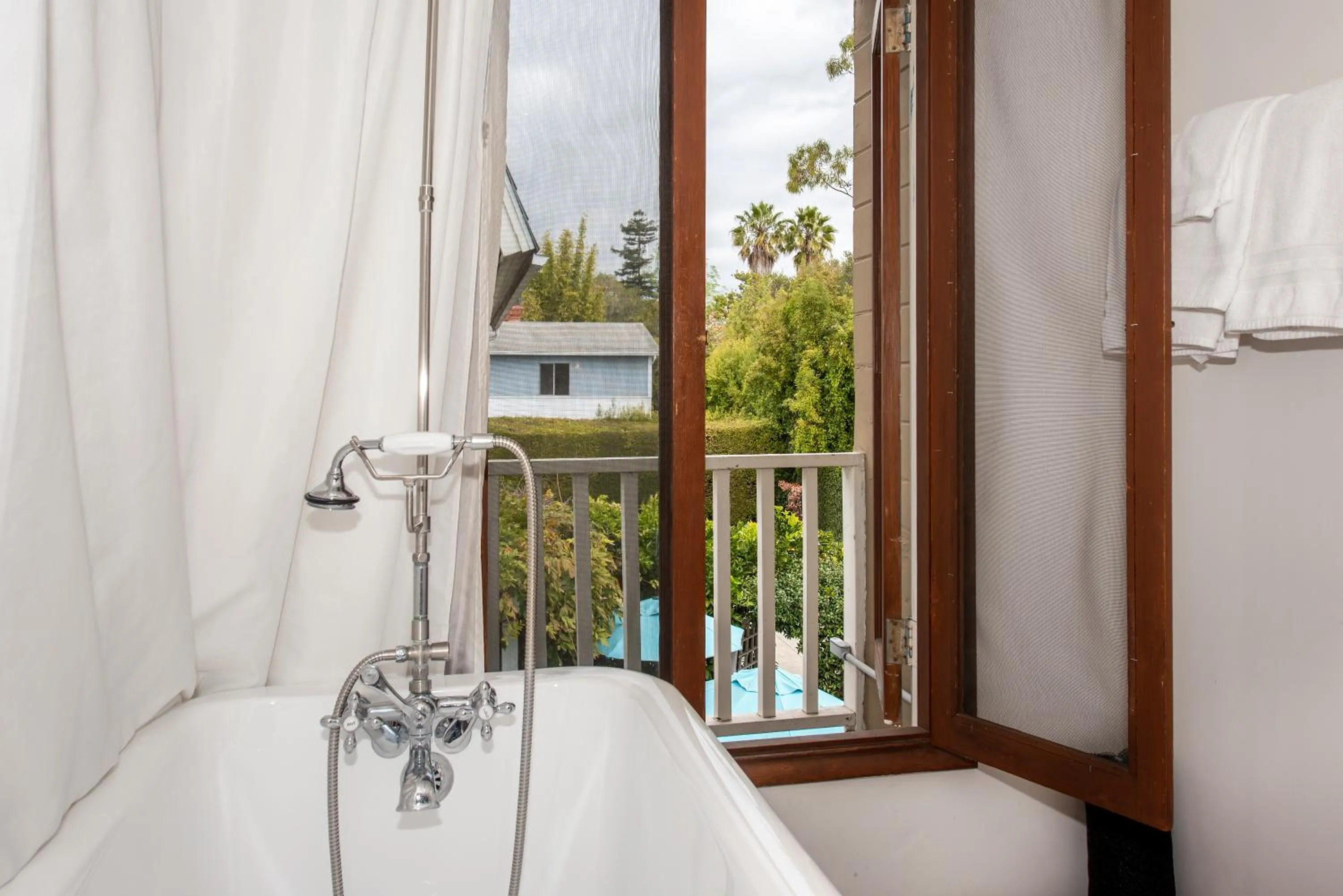 Bath in Bath Street Inn