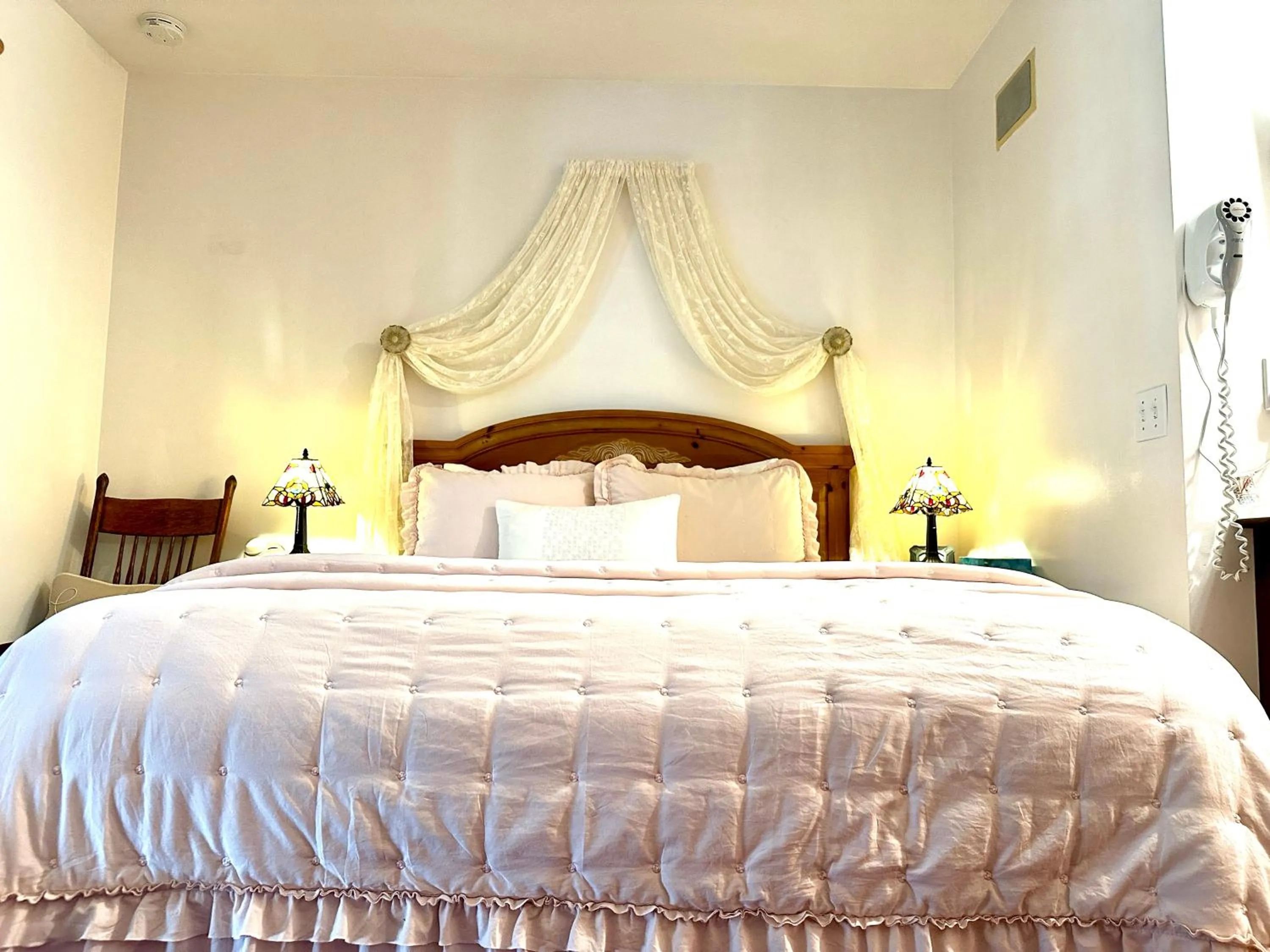 Bedroom, Bed in Bath Street Inn