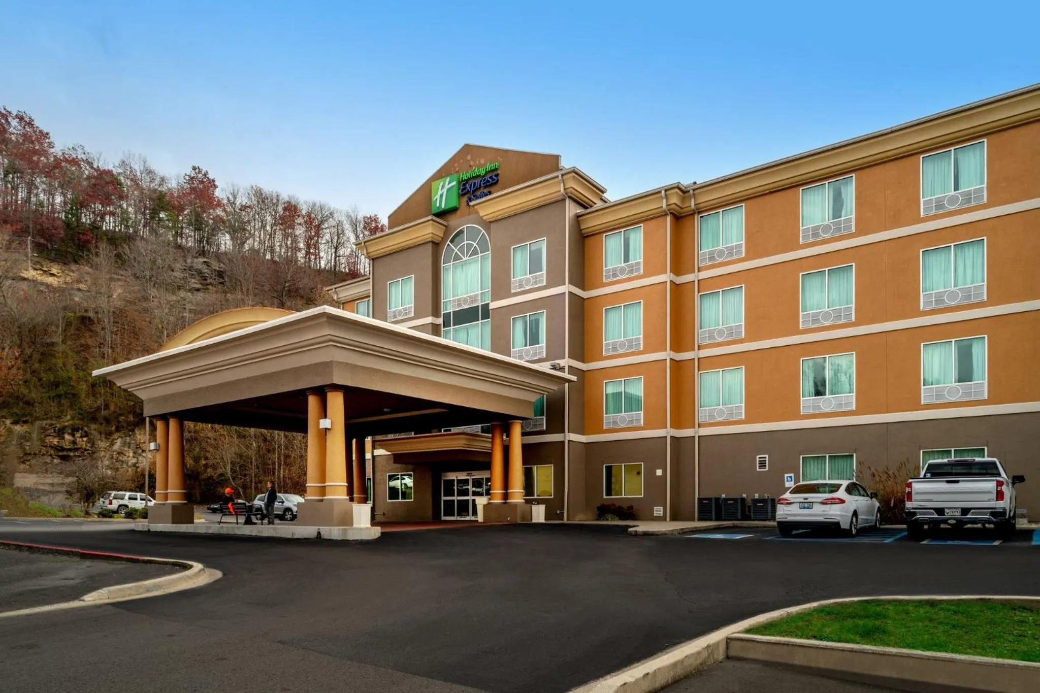 Property building in Holiday Inn Express and Suites Hazard by IHG
