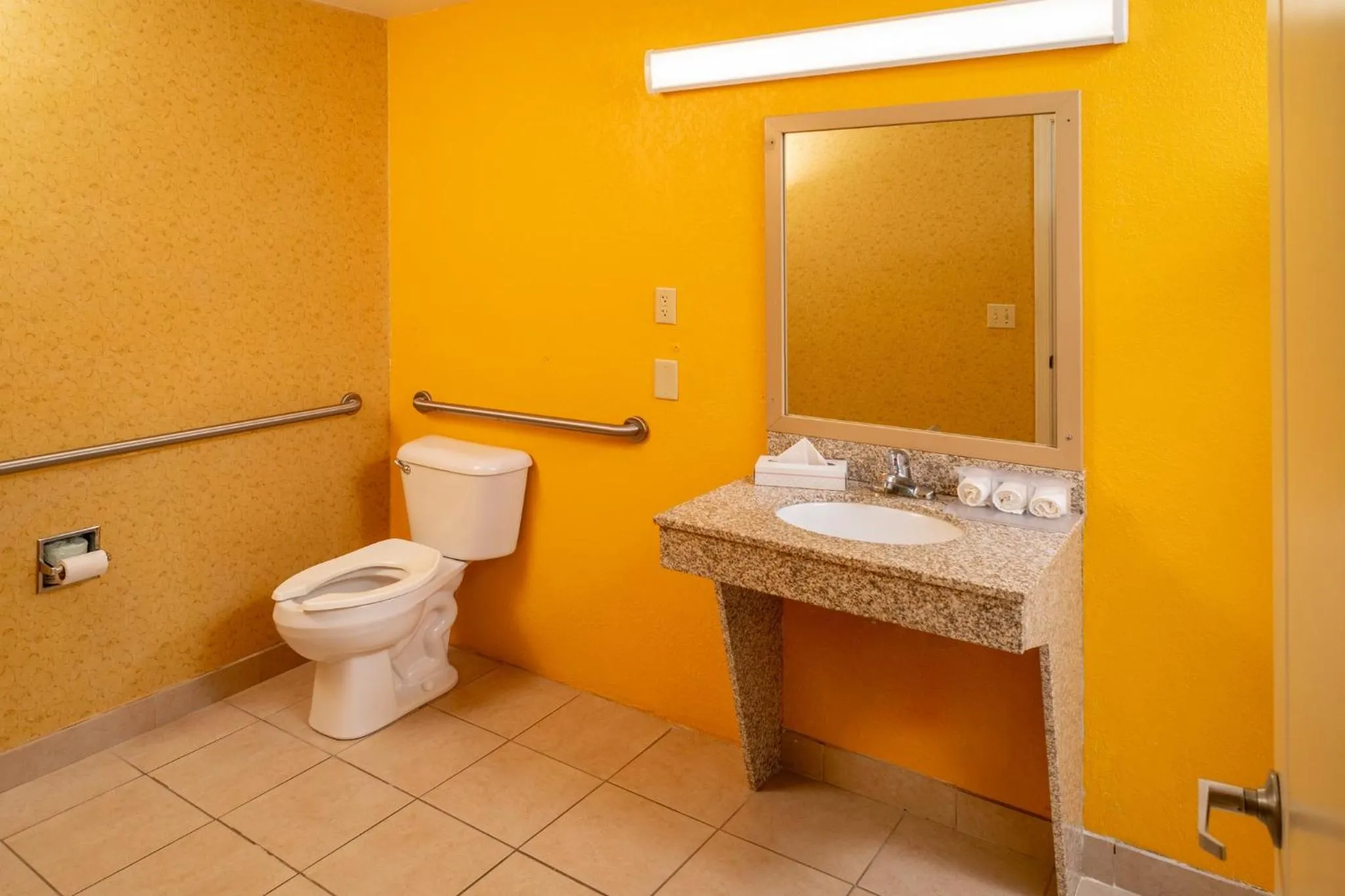 Photo of the whole room in Holiday Inn Express and Suites Hazard by IHG