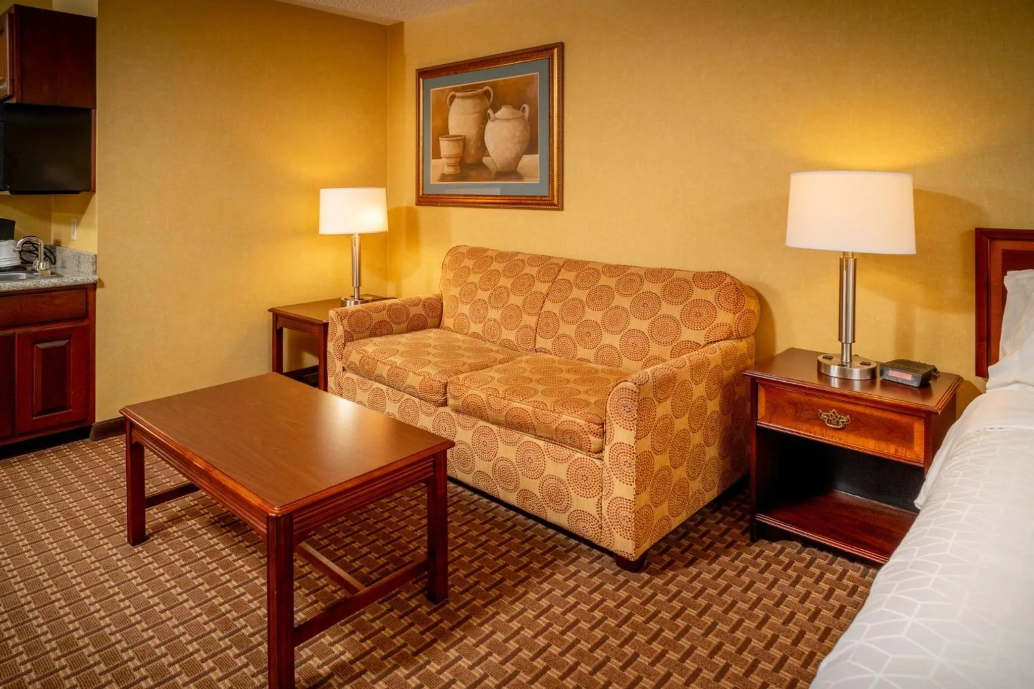 Photo of the whole room in Holiday Inn Express and Suites Hazard by IHG