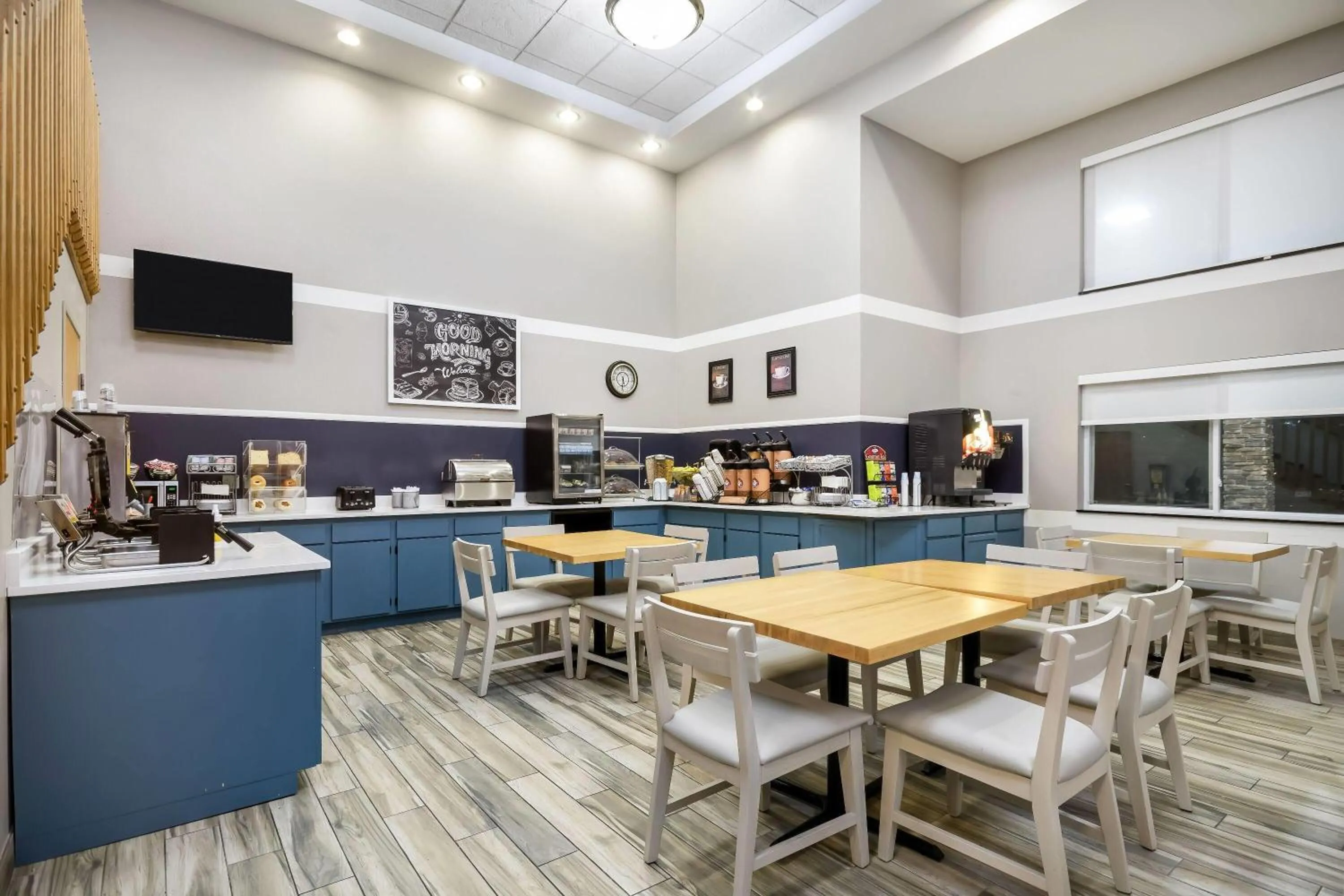 Restaurant/places to eat in AmericInn by Wyndham Wausau