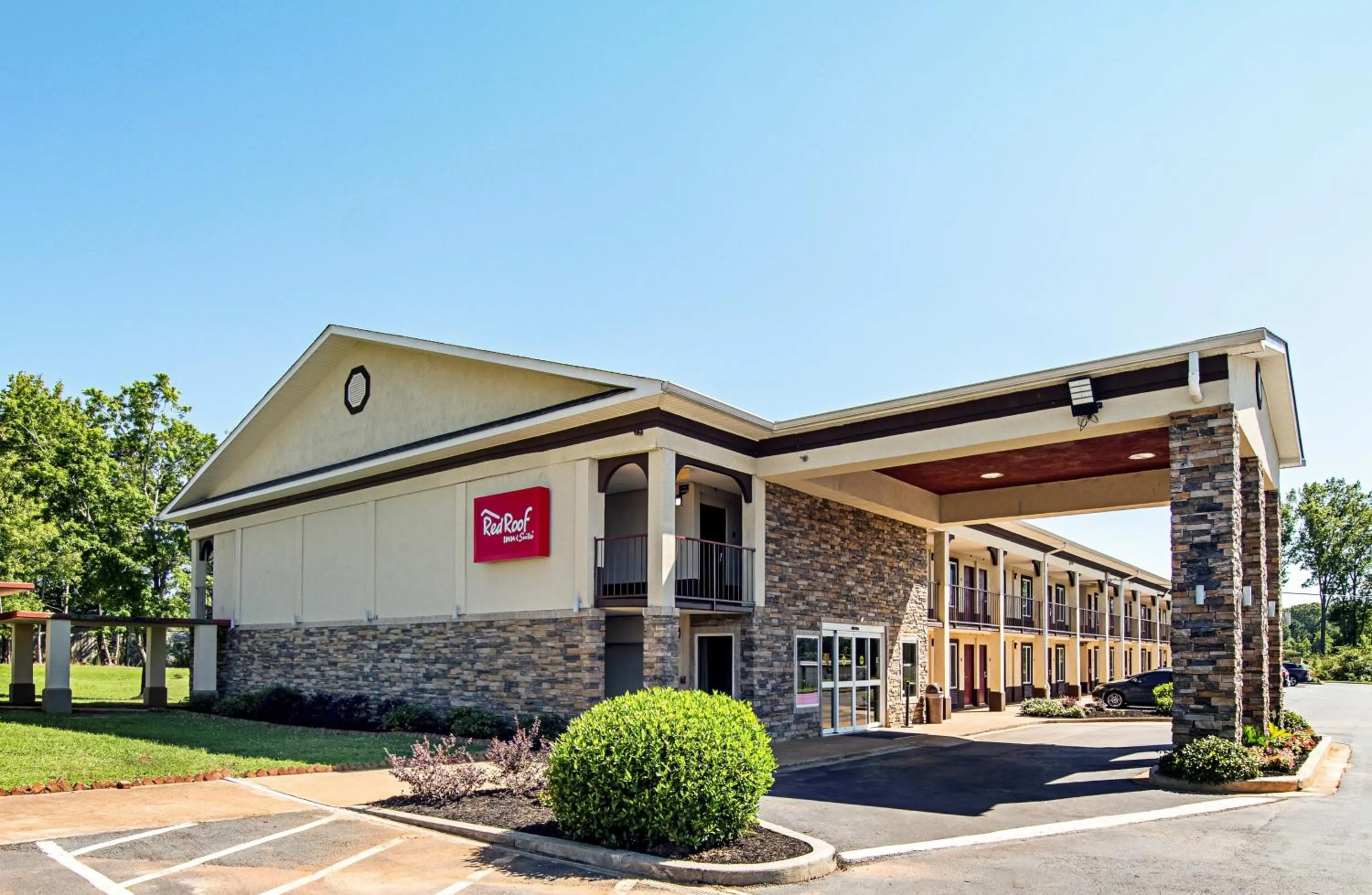 Property building in Red Roof Inn & Suites Greenwood, SC