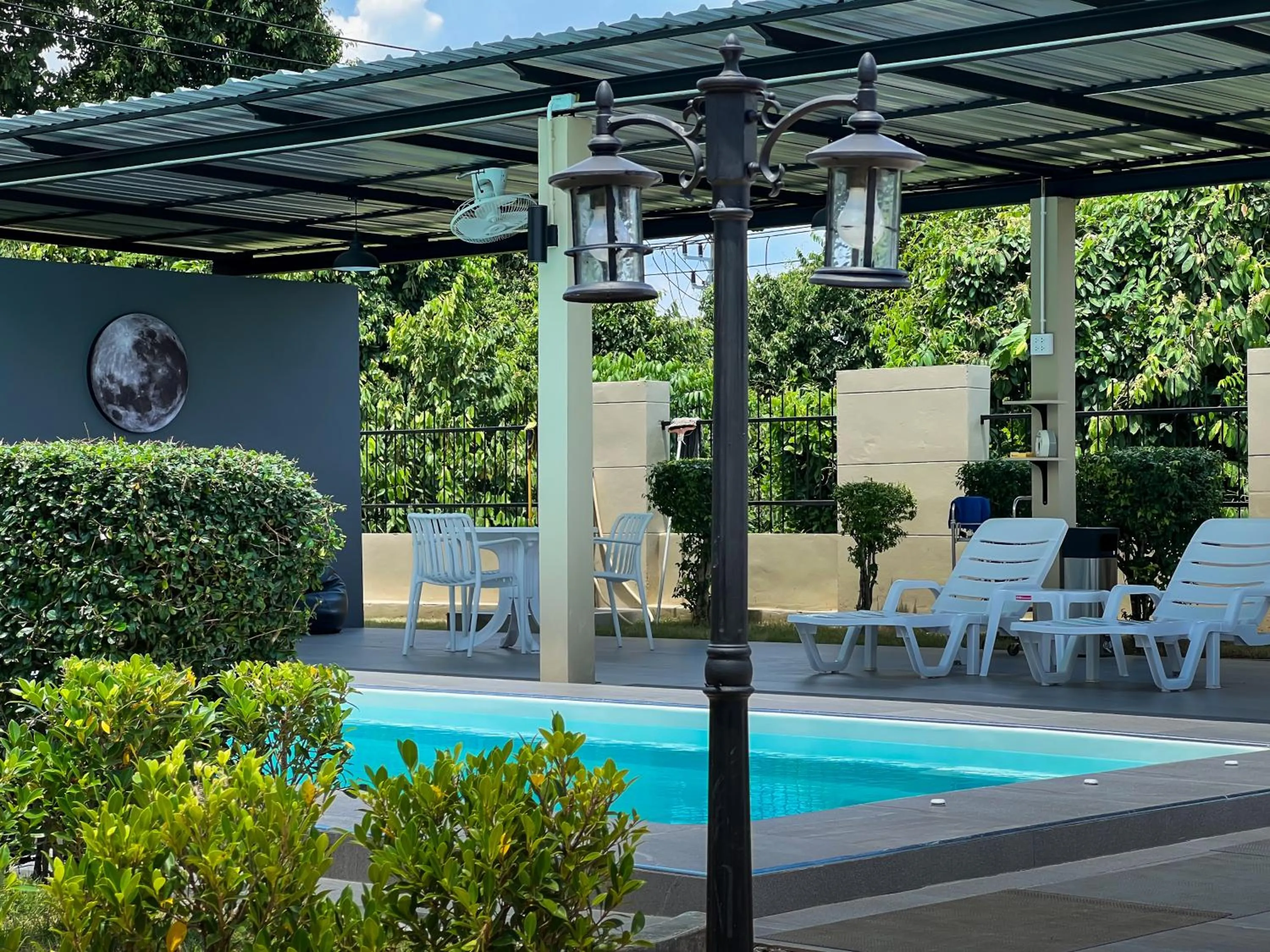 Swimming pool in Tachang Airport Hotel