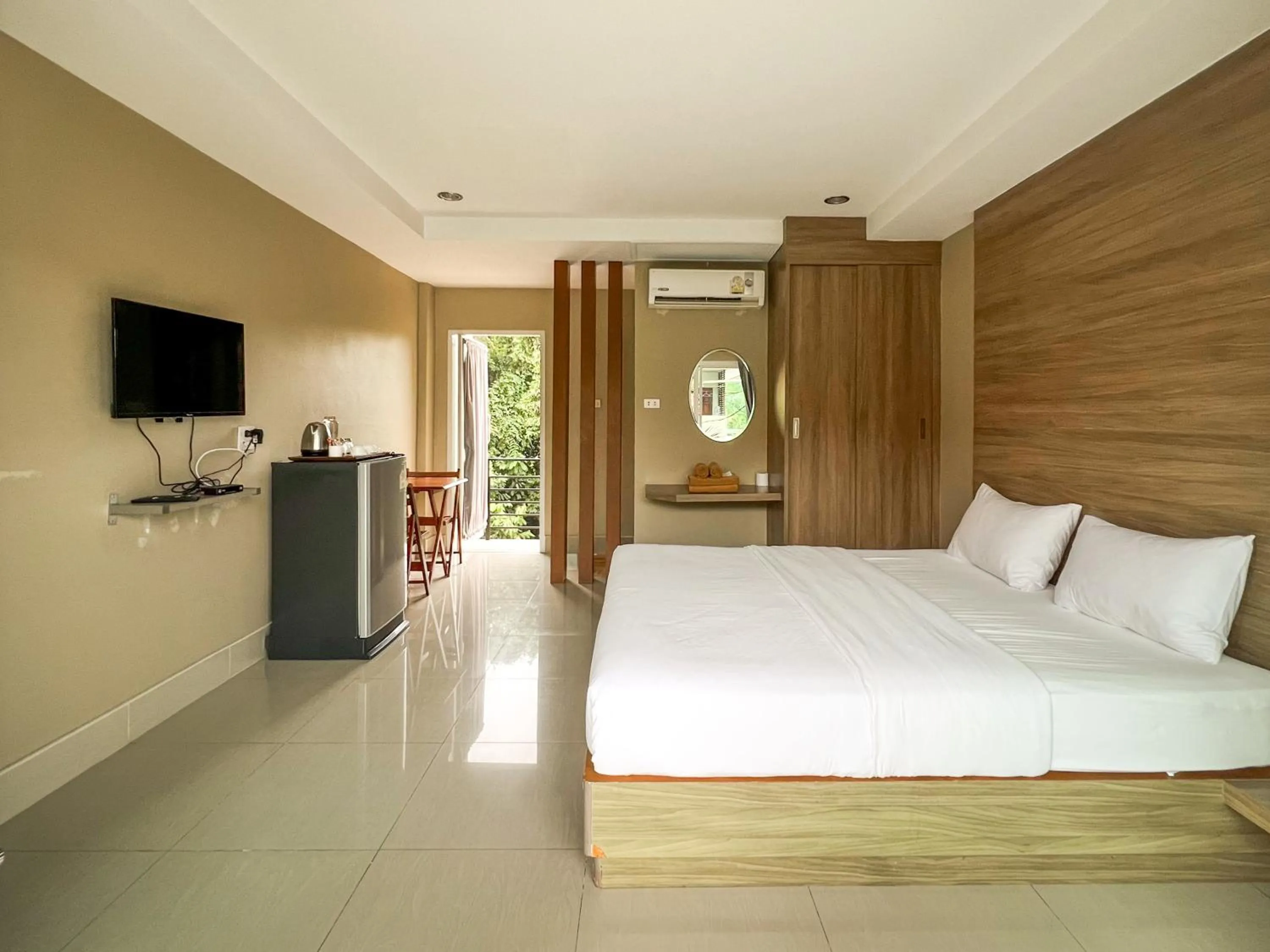 Bed in Tachang Airport Hotel