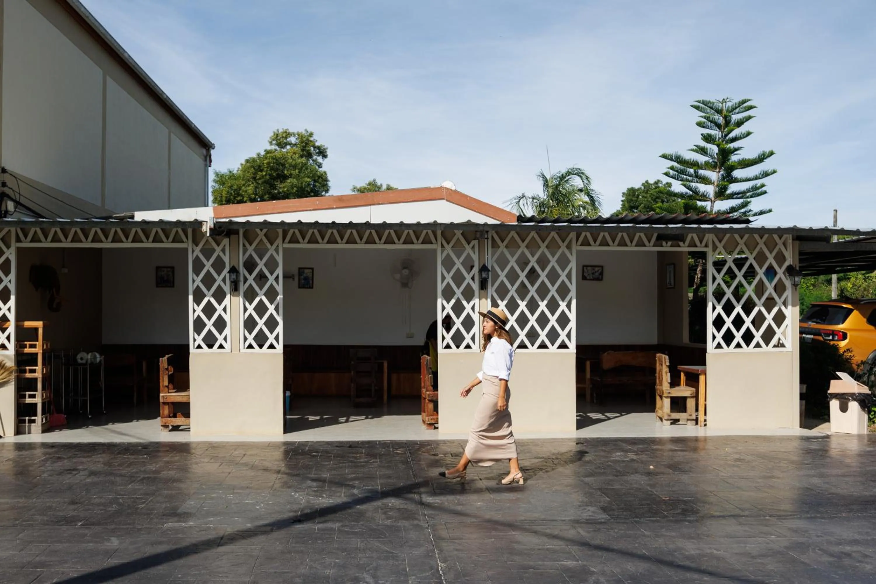 Restaurant/places to eat in Tachang Airport Hotel