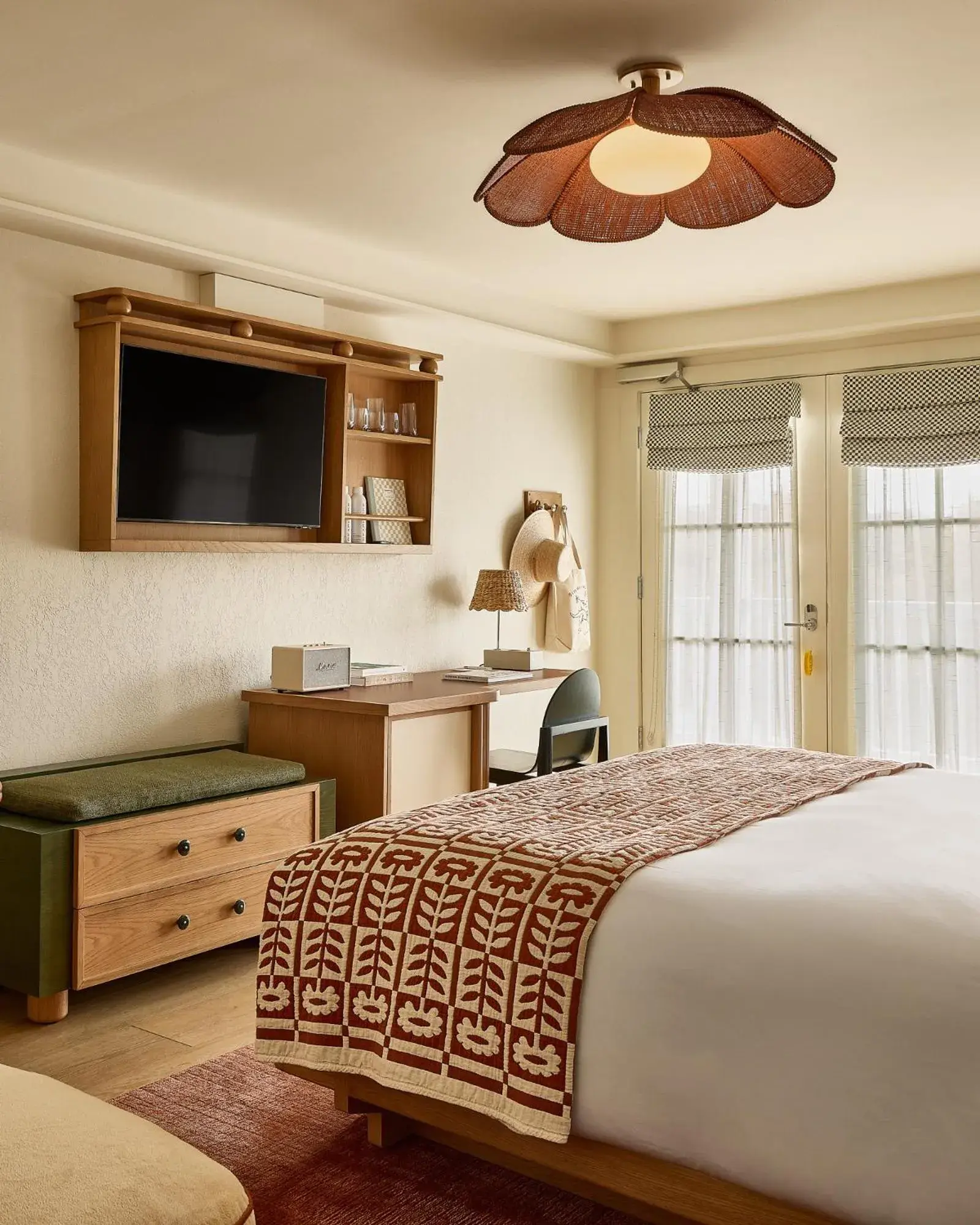 Cliffside King in Beachside on Nantucket Cliffside King in Beachside on Nantucket