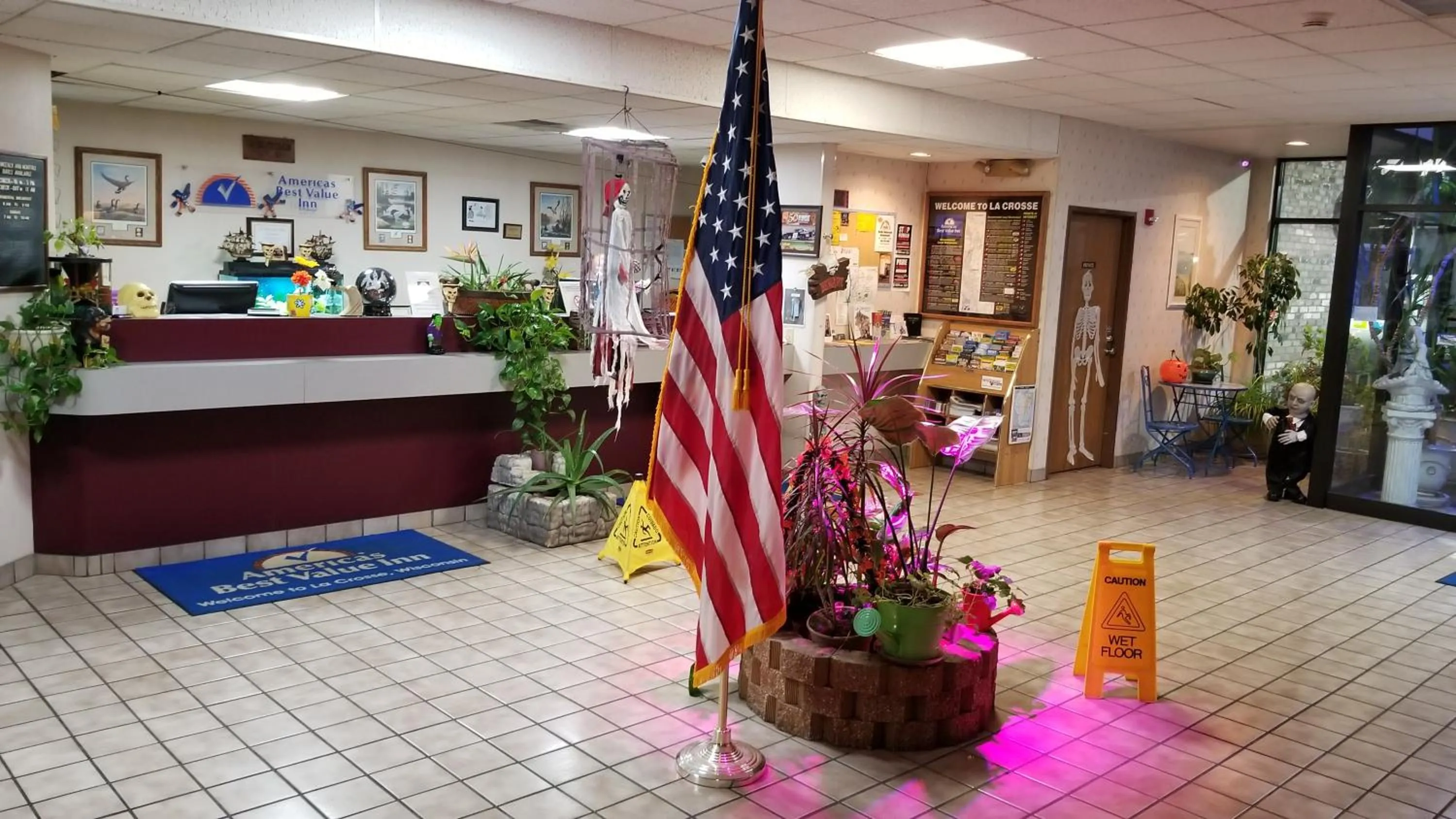 Lobby/Reception in America's Best Value Inn La Crosse