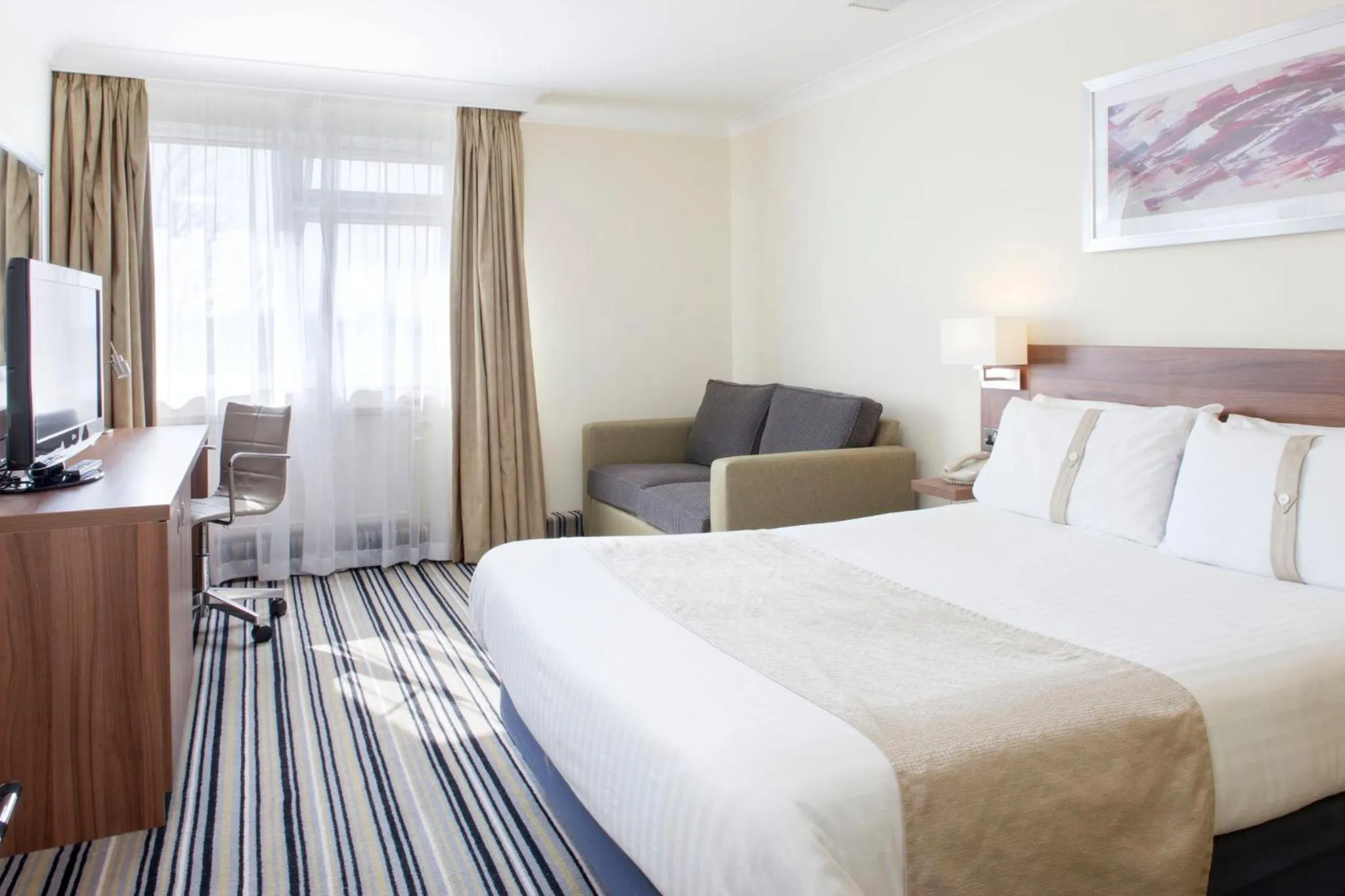 Photo of the whole room, Bed in Holiday Inn Ipswich by IHG