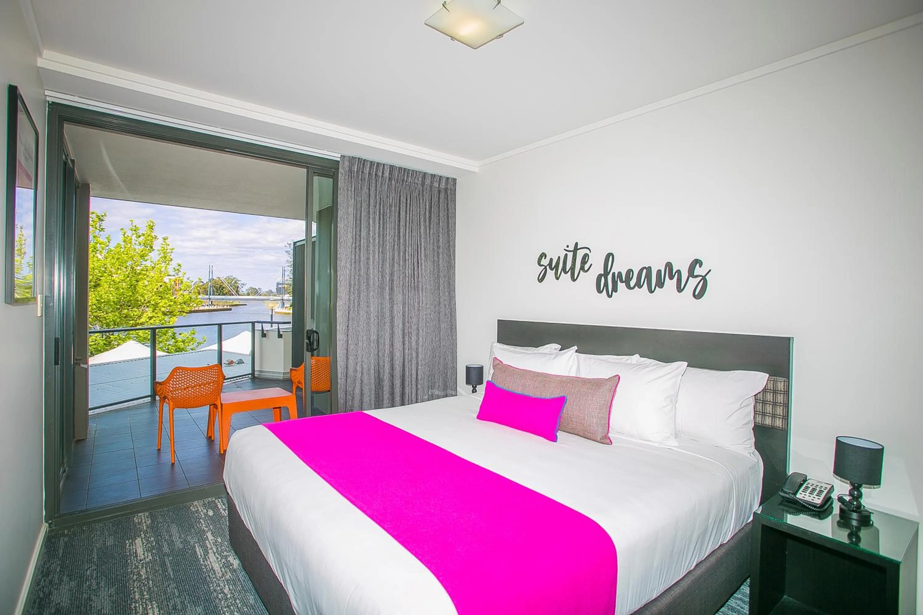 View (from property/room), Bed in East Perth Suites Hotel