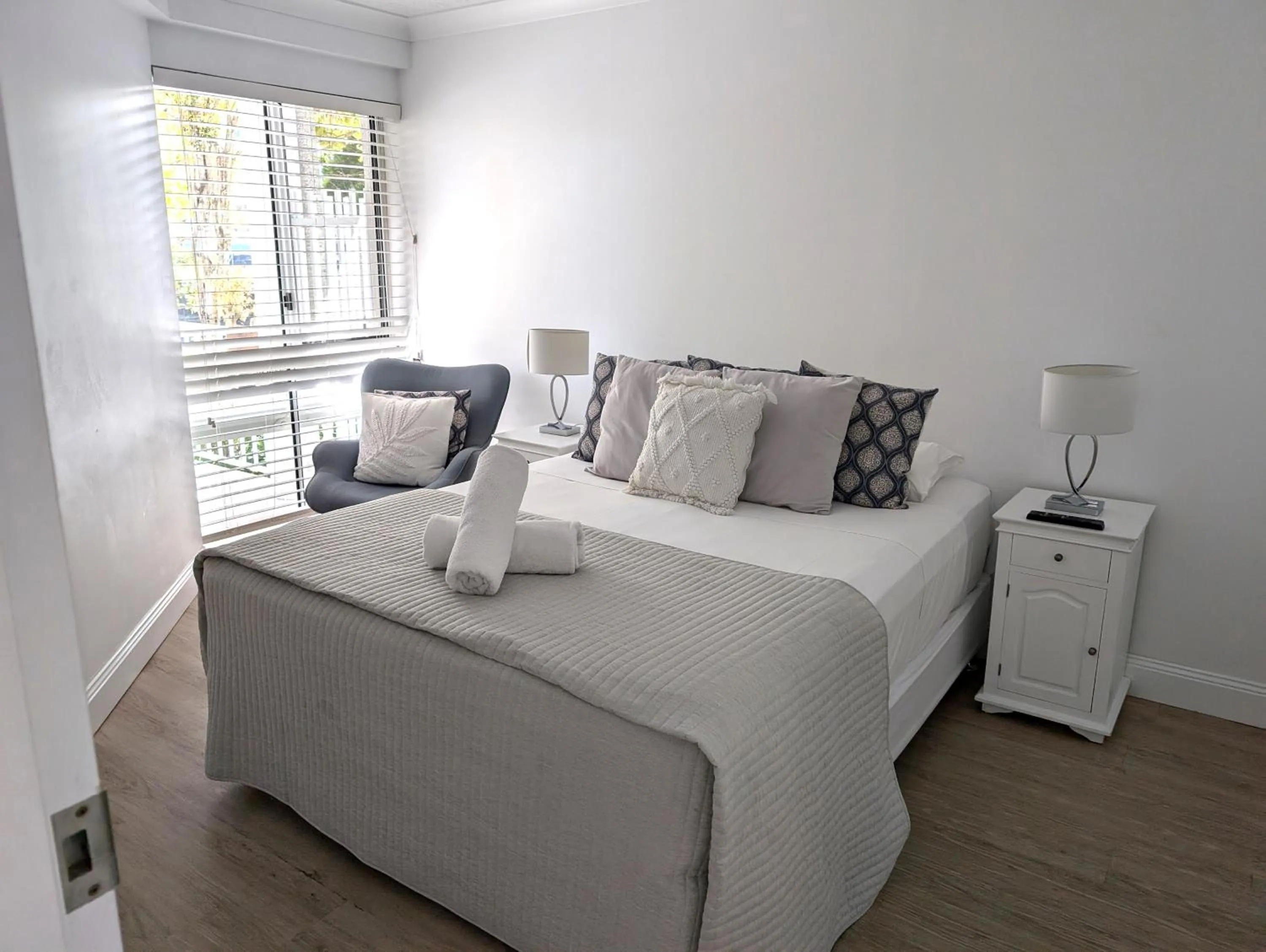 Bed in Bay Lodge Apartments