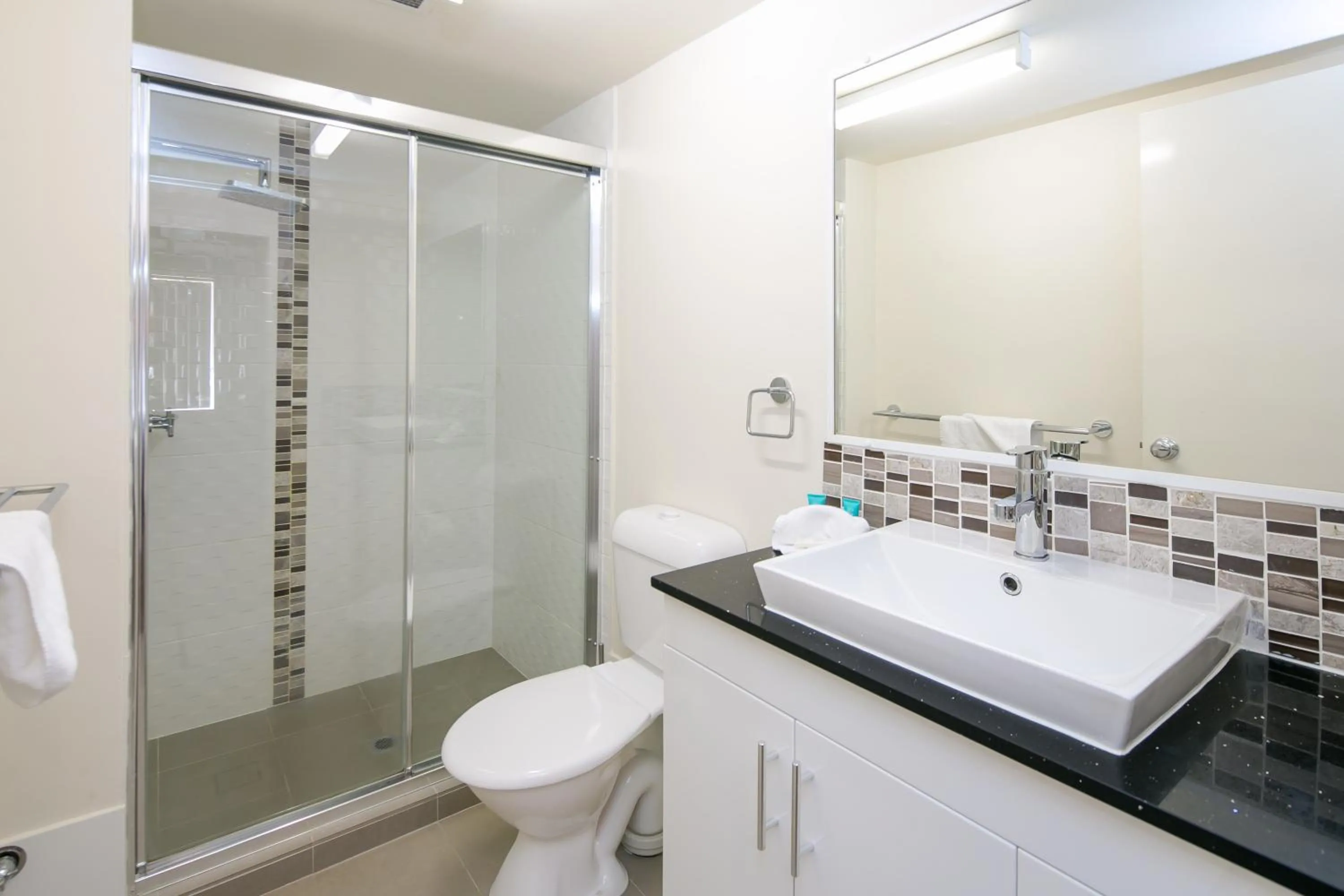 Bathroom in Bay Lodge Apartments