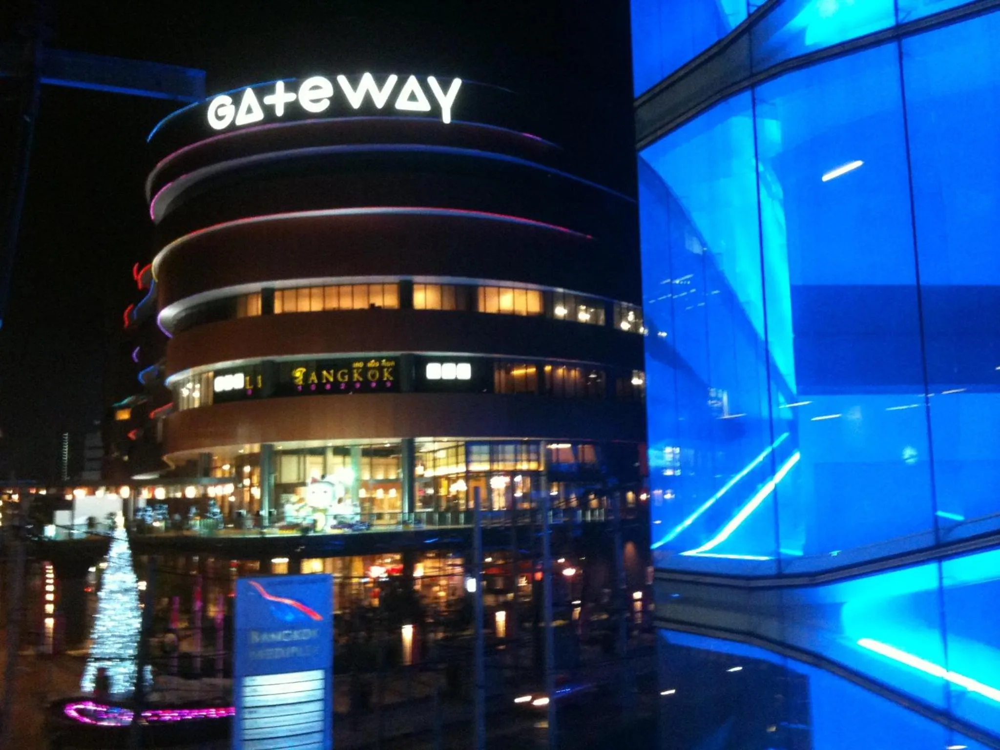 Property building in Lodge 61 Hotel