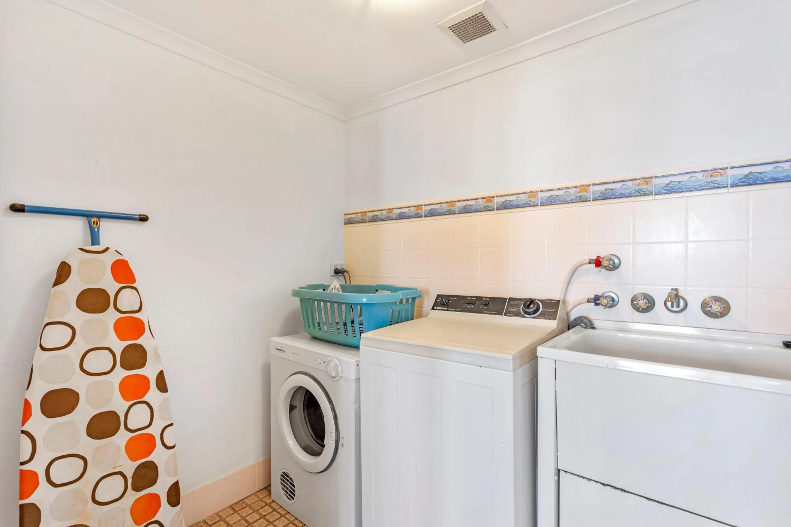 laundry in Southern Cross Beachfront Holiday Apartments