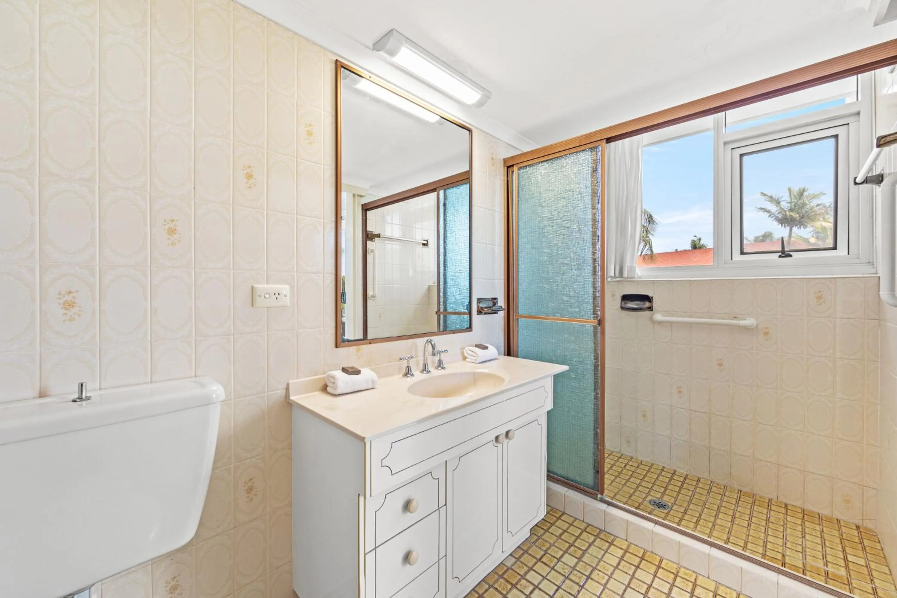 Bathroom in Southern Cross Beachfront Holiday Apartments
